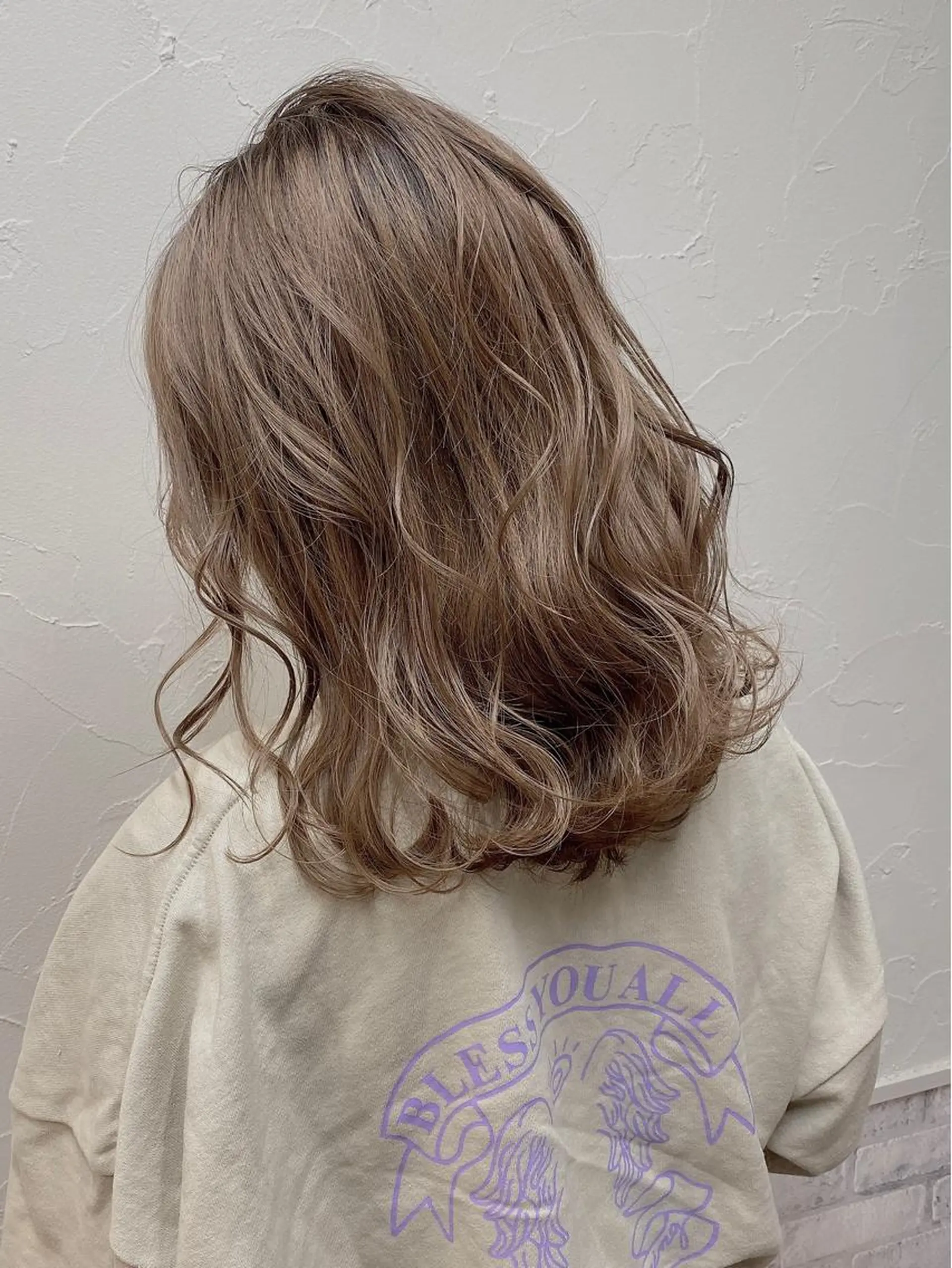 ミディアム カラー ミディアムパーマ ブリーチ グレージュ ハイライトカラー ネイビーカラー ヘアカラー トリートメント 髪質改善/レイヤー ストウシンゴのヘアスタイル