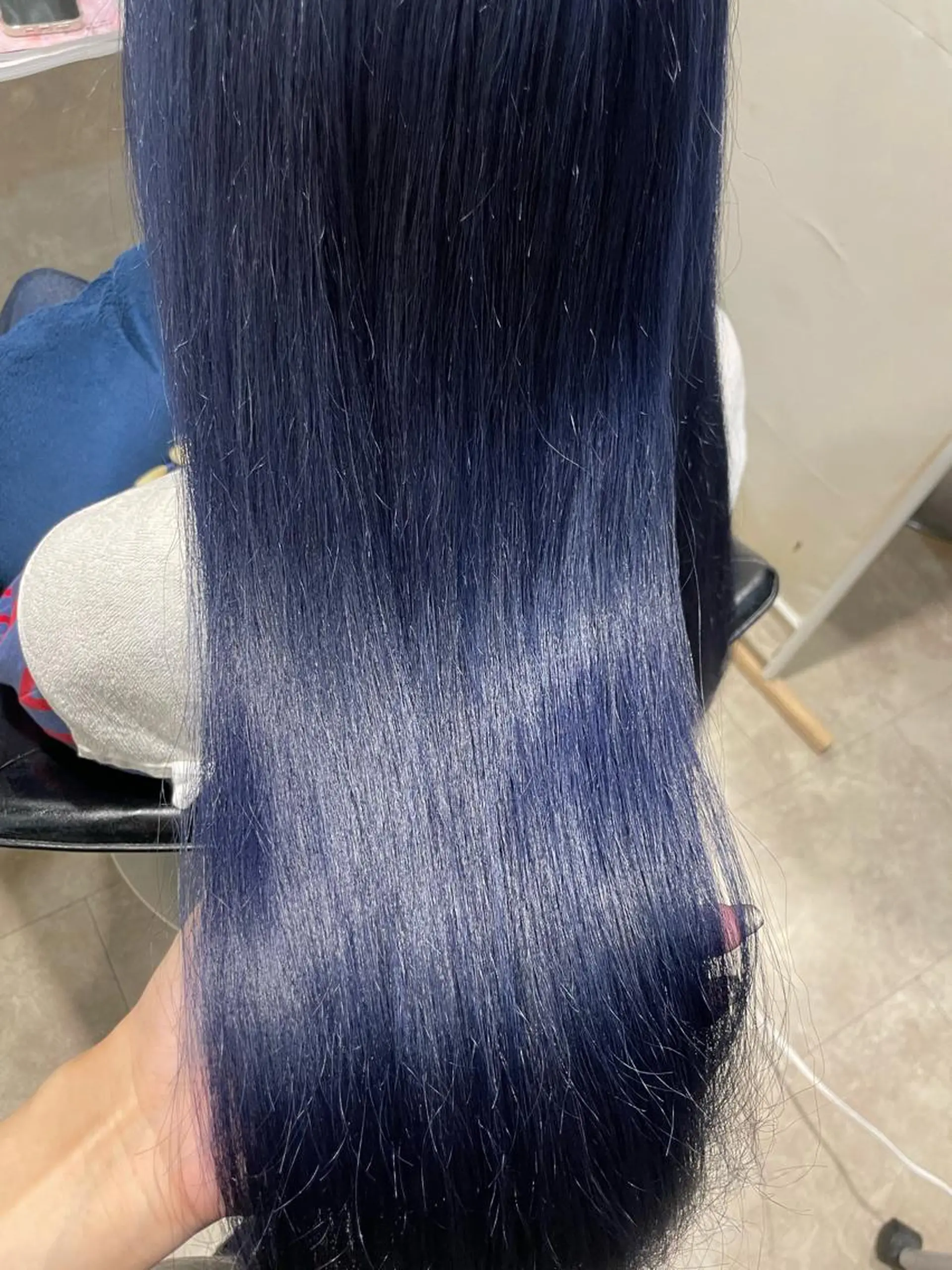 ロング カラー ネイビーカラー シルバー Rina  のヘアスタイル