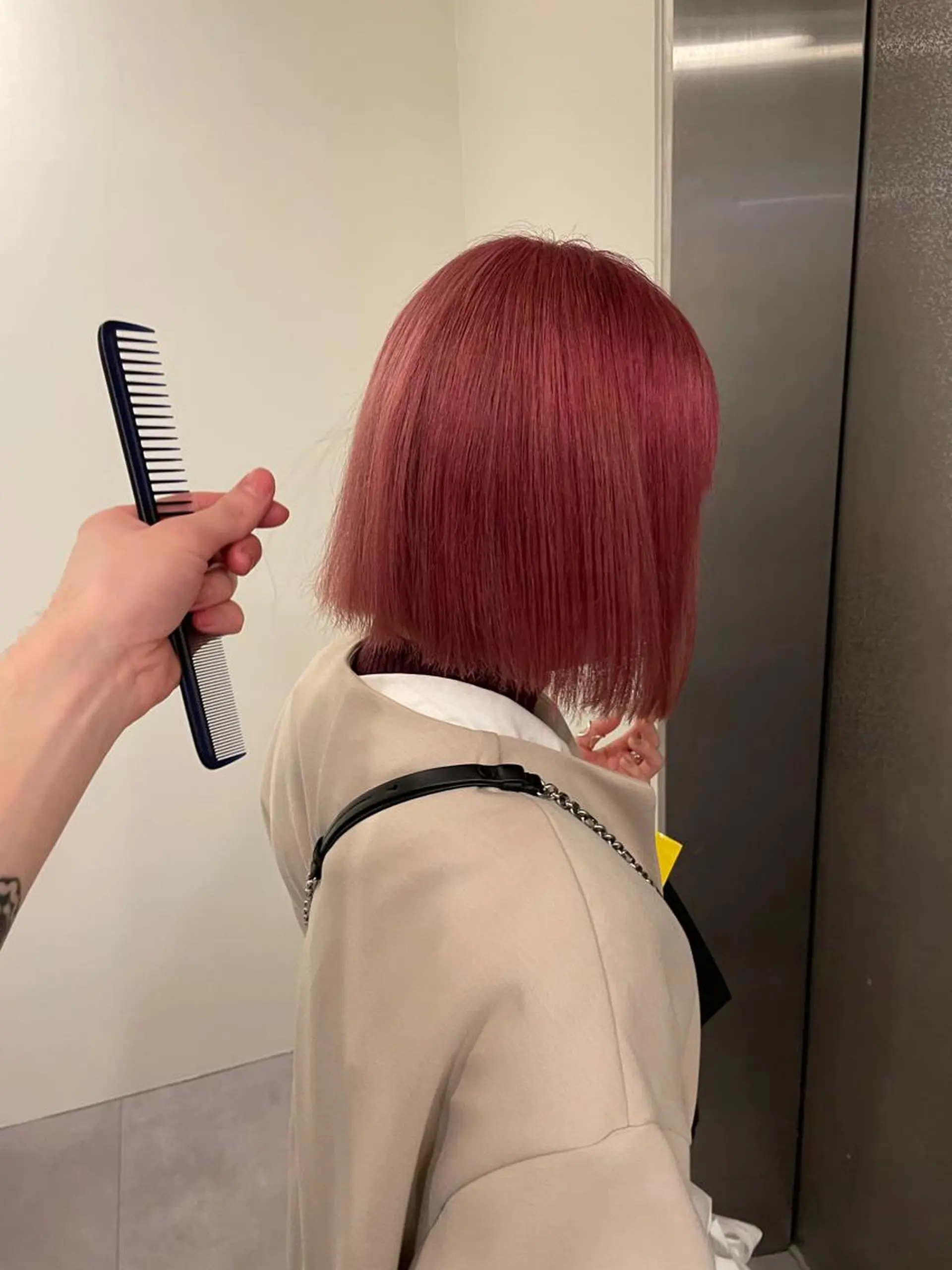 ショート カラー ヘアカラー トリートメント 切りっぱなしボブ レイヤー/縮毛矯正のヘアスタイル