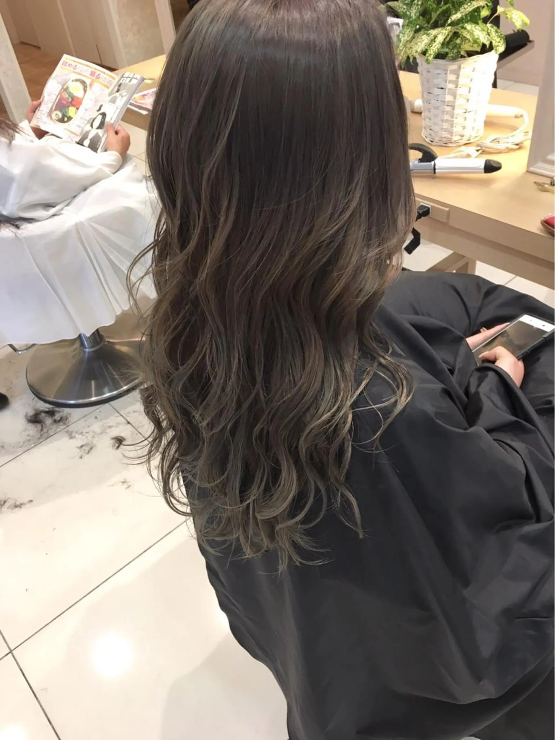 ロング カラー グラデーションカラー ハイライトカラー オレンジ 外国人風カラー ハイライト 小田原NO1 美容師 飯田飛翔のヘアスタイル