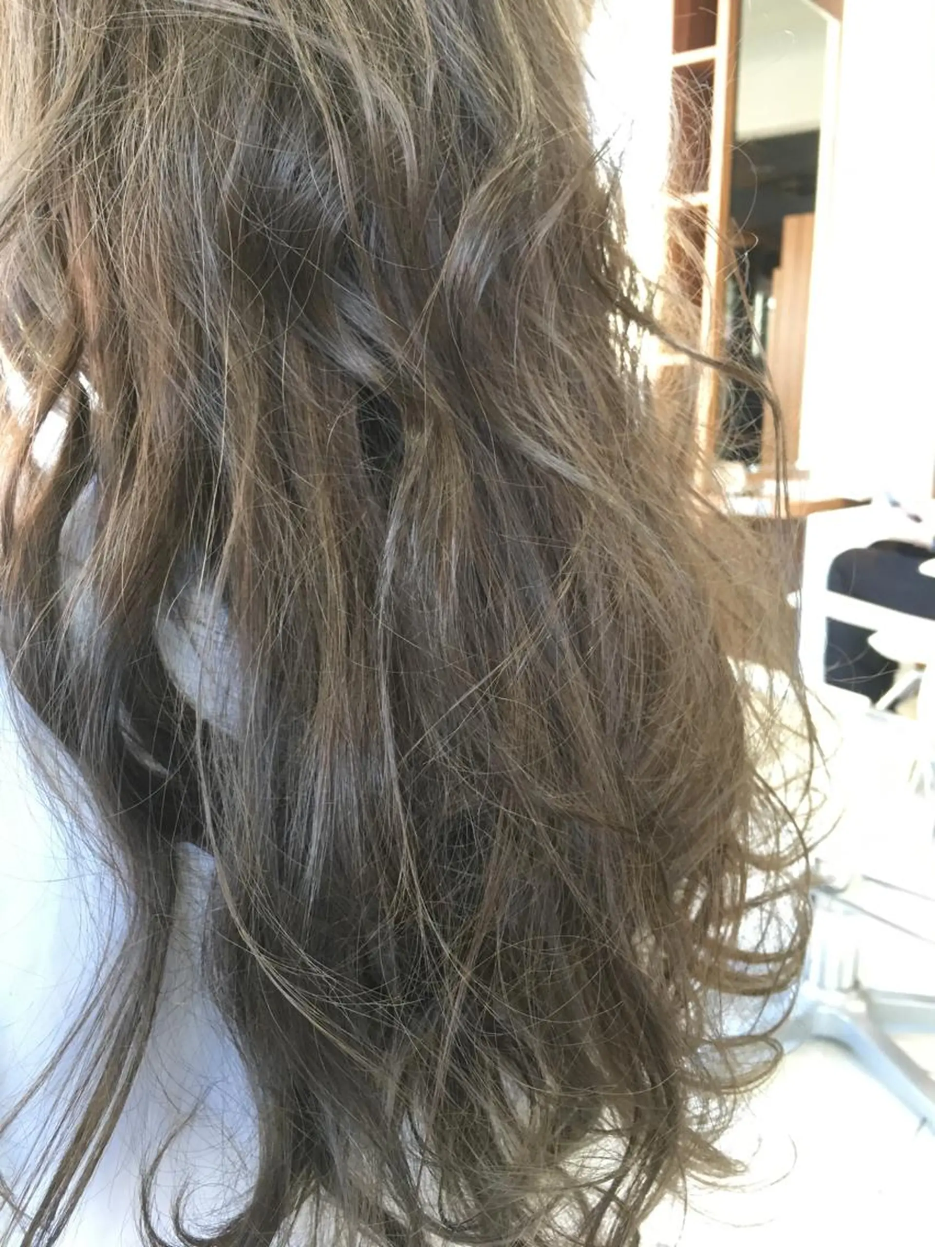 セミロング カラー カット ヘアカラー トリートメント 白髪ぼかしハイライト 柳川拓哉のヘアスタイル