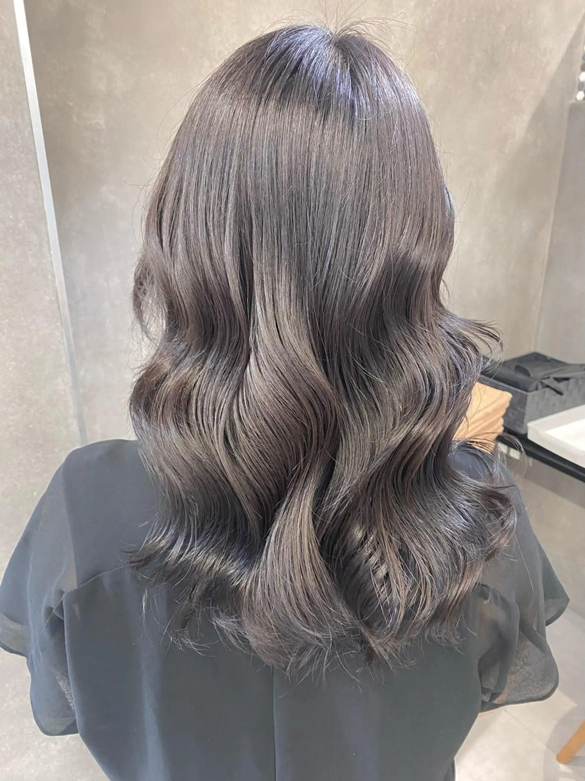 ロング カラー ヘアアレンジ ブリーチ グレージュ ラベンダーカラー ラベンダーグレージュ ラベンダーグレー ヘアカラー トリートメント 𝒀𝒖𝒊𝒏𝒂 梅田/透明感カラーのヘアスタイル