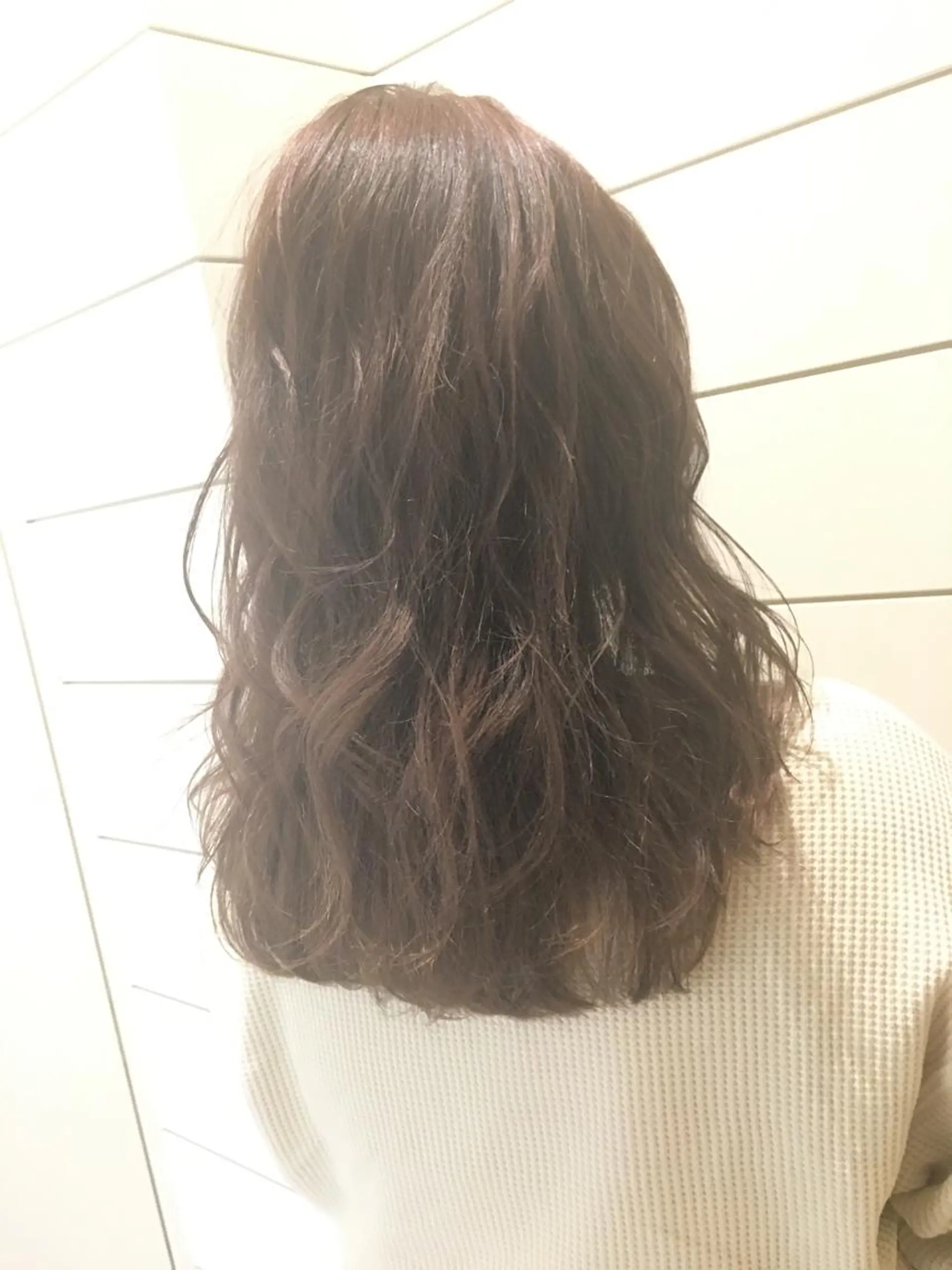 ロング カラー アッシュ アッシュグレー アッシュグレージュ グレージュ 鍵山 千秋のヘアスタイル