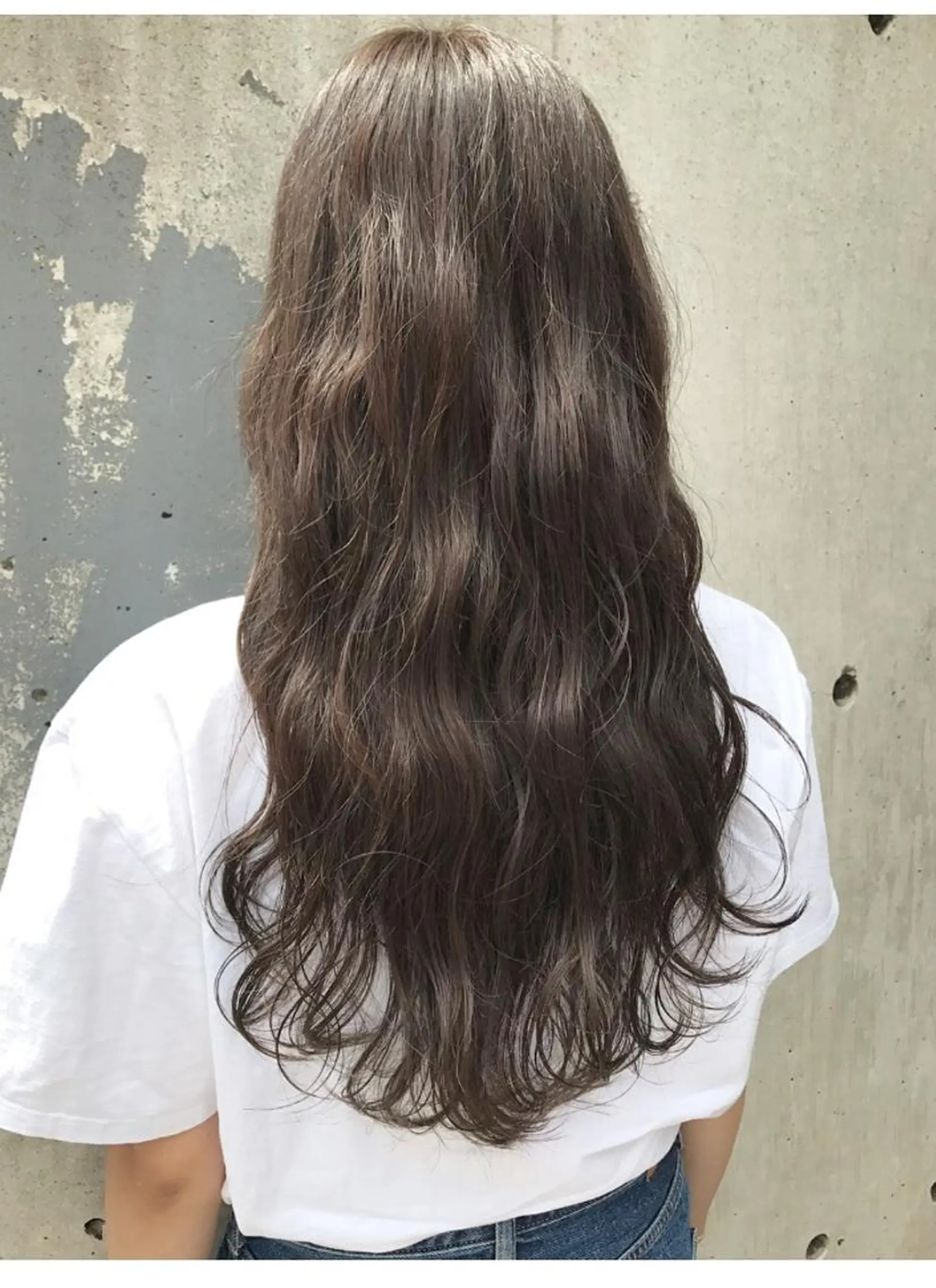 ロング カラー グレージュ 透明感・艶カラー/ 坂田友梨奈のヘアスタイル