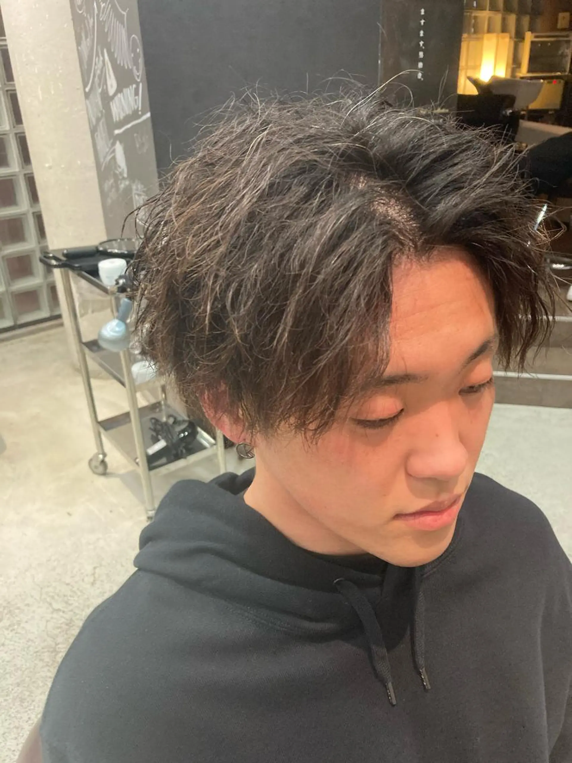 メンズ センターパート カット パーマ トリートメント 完全個室マンツーマン メンズサロン草野貴樹のヘアスタイル