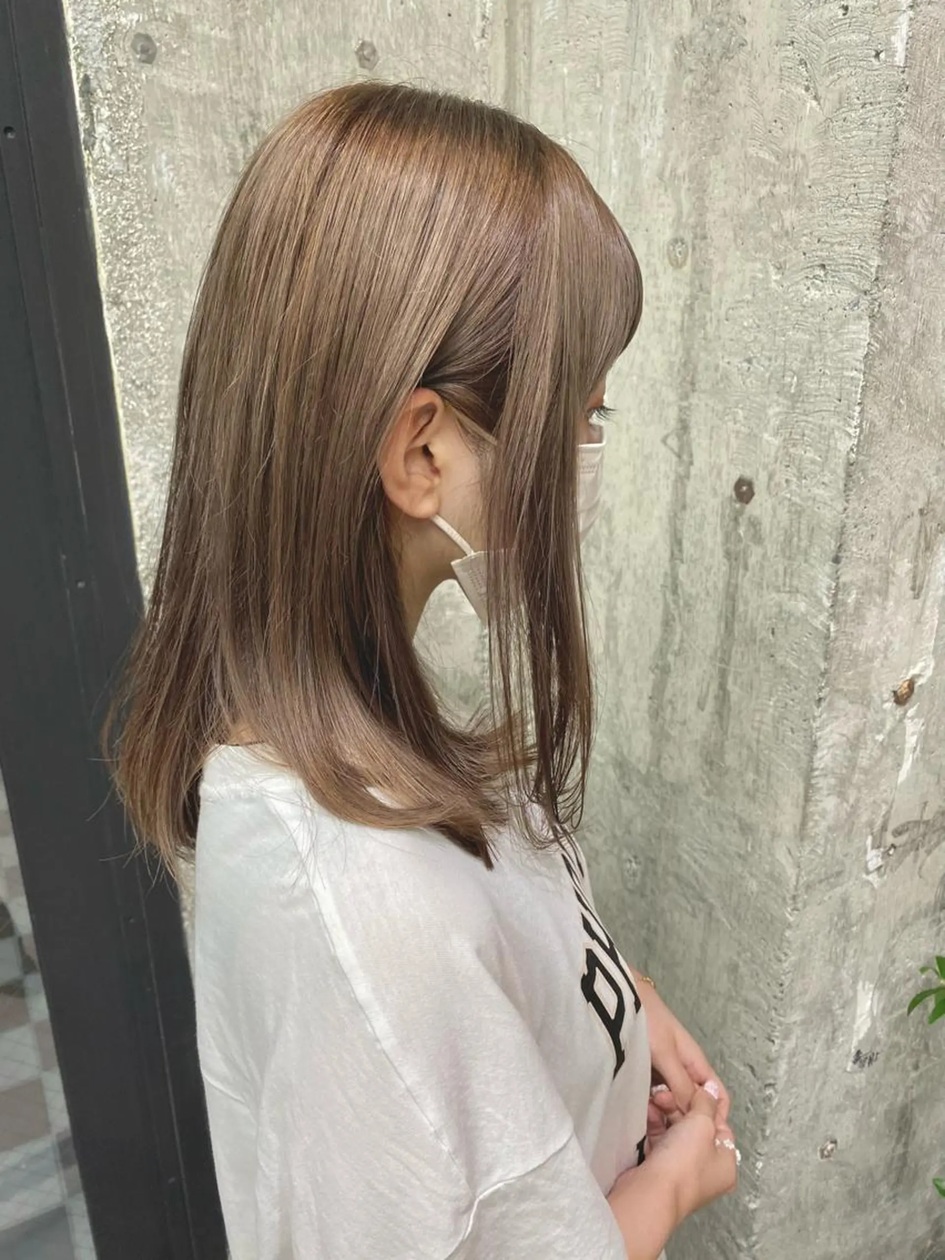 セミロング カラー 小坂 麻綾のヘアスタイル