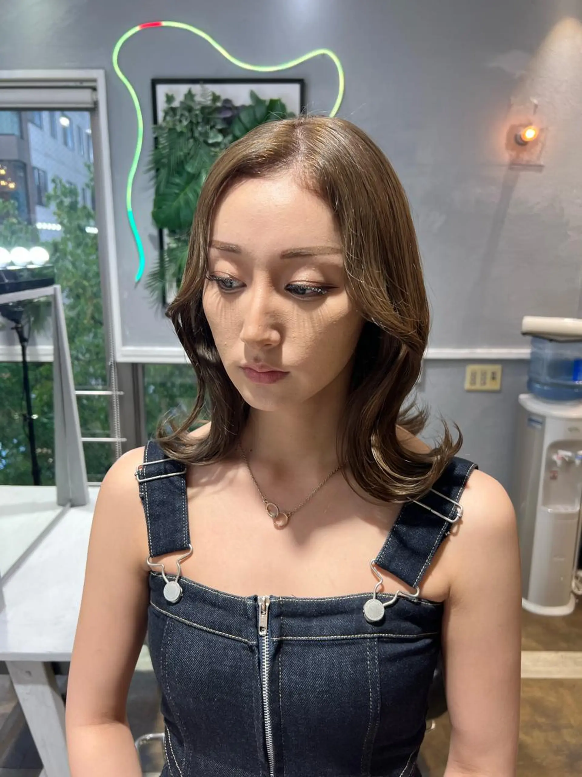 ミディアム ヘアカラー maya レイヤーカットのヘアスタイル