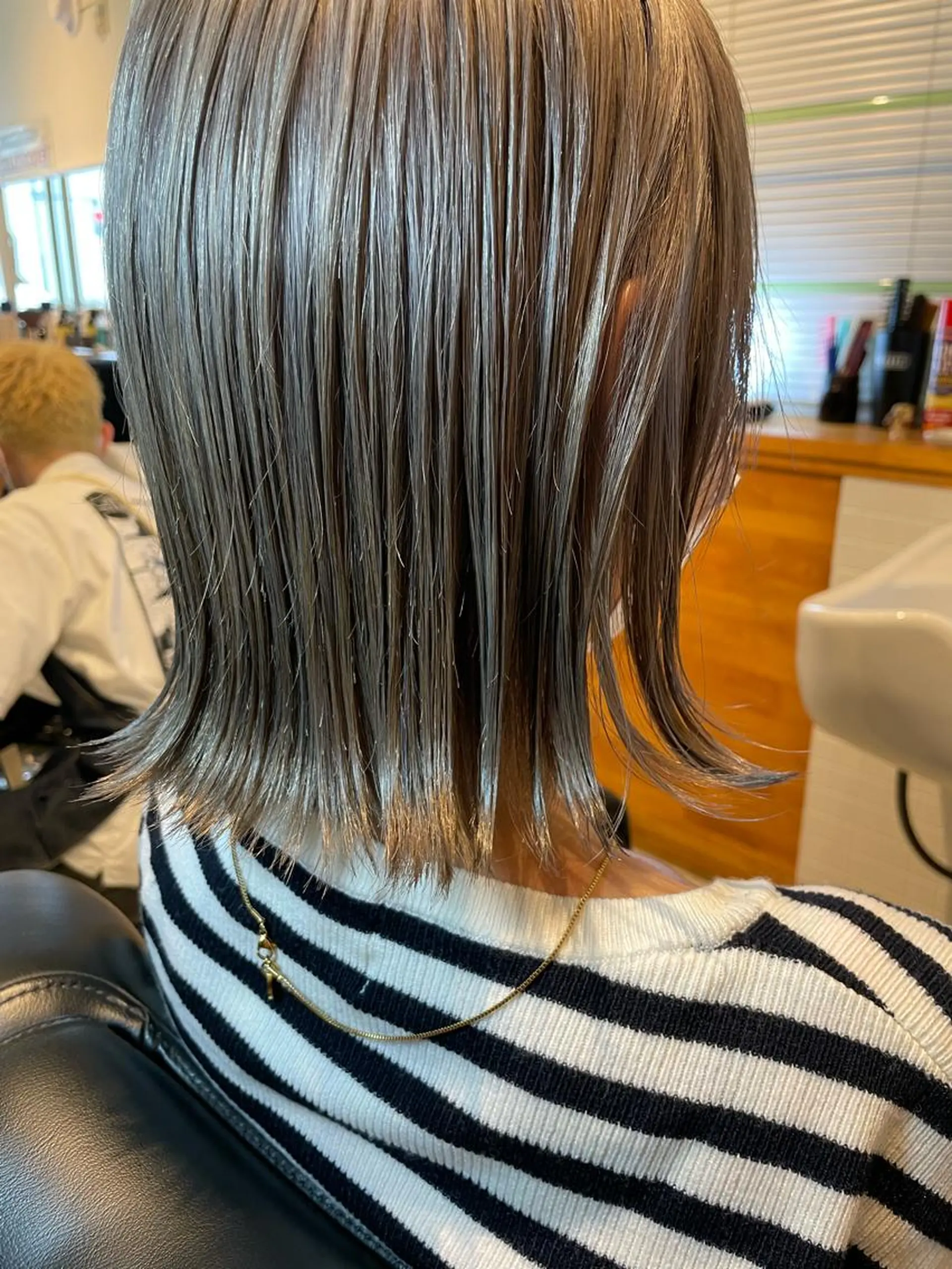 ミディアム カラー 切りっぱなしボブ ブリーチ ボブ カット ヘアカラー トリートメント 通い続けられるサロン ママ美容師　明日香のヘアスタイル