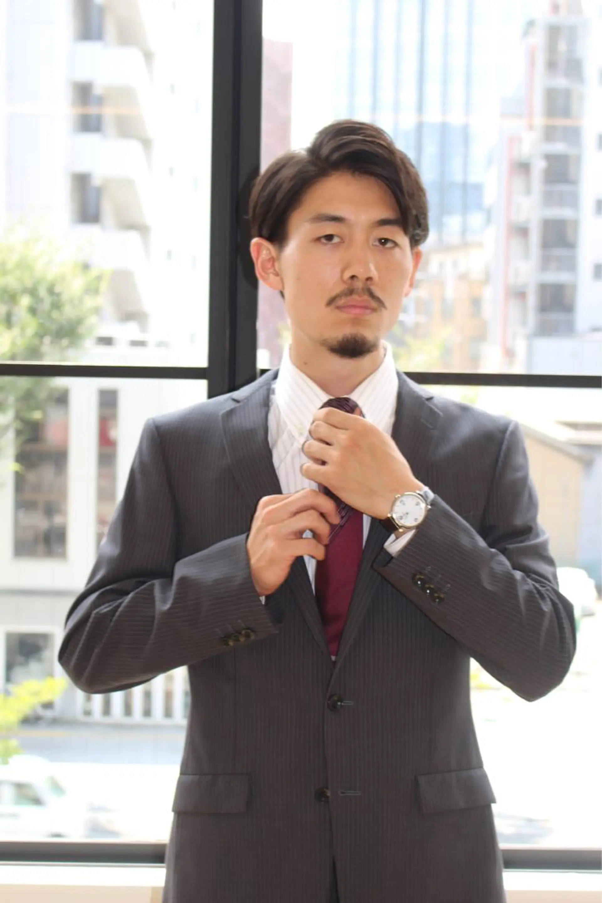 ショート パーマ メンズ メンズパーマ かきあげバング カット パーマ 吉岡 昌吾のヘアスタイル