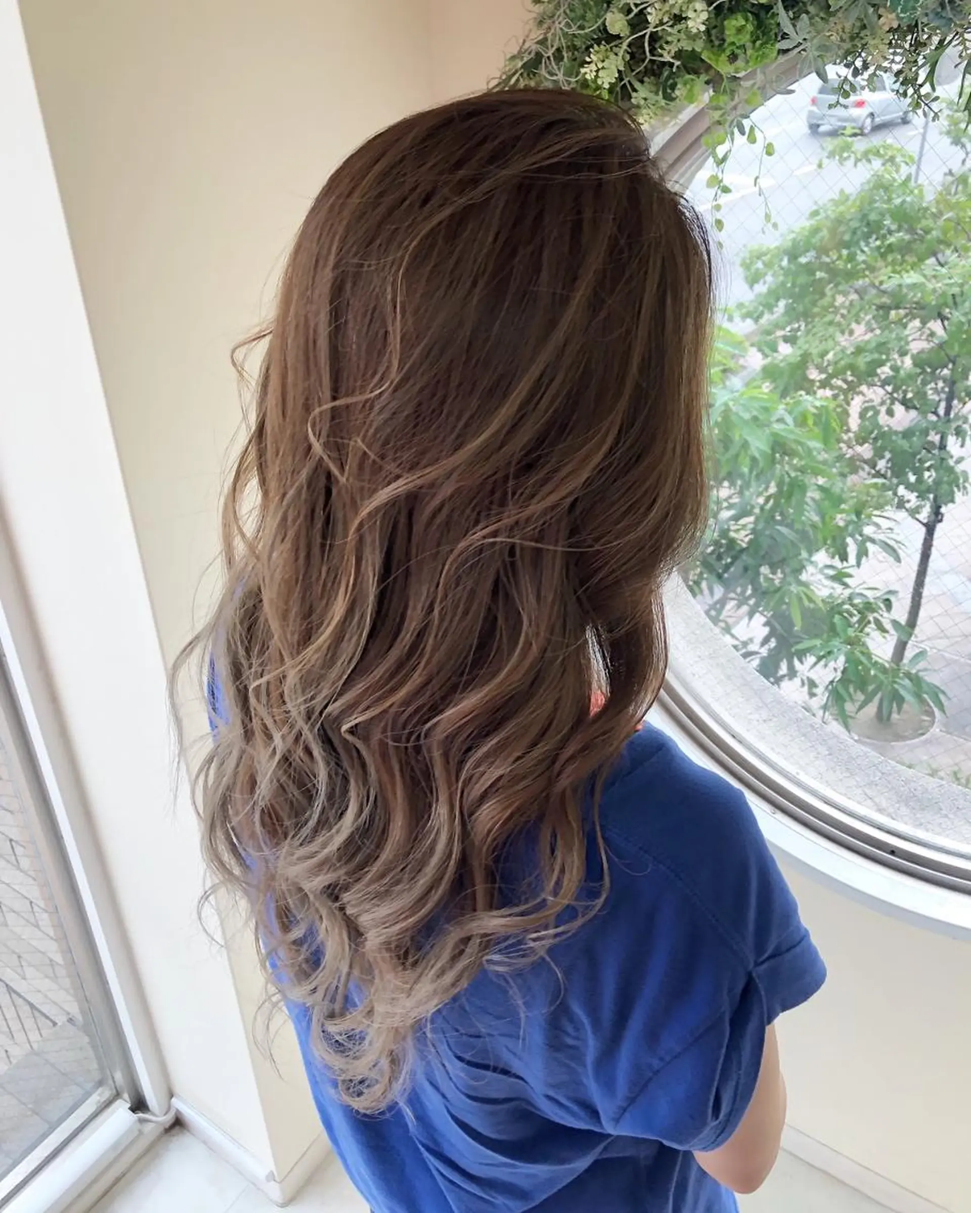 ロング カラー 上霜 菜月のヘアスタイル