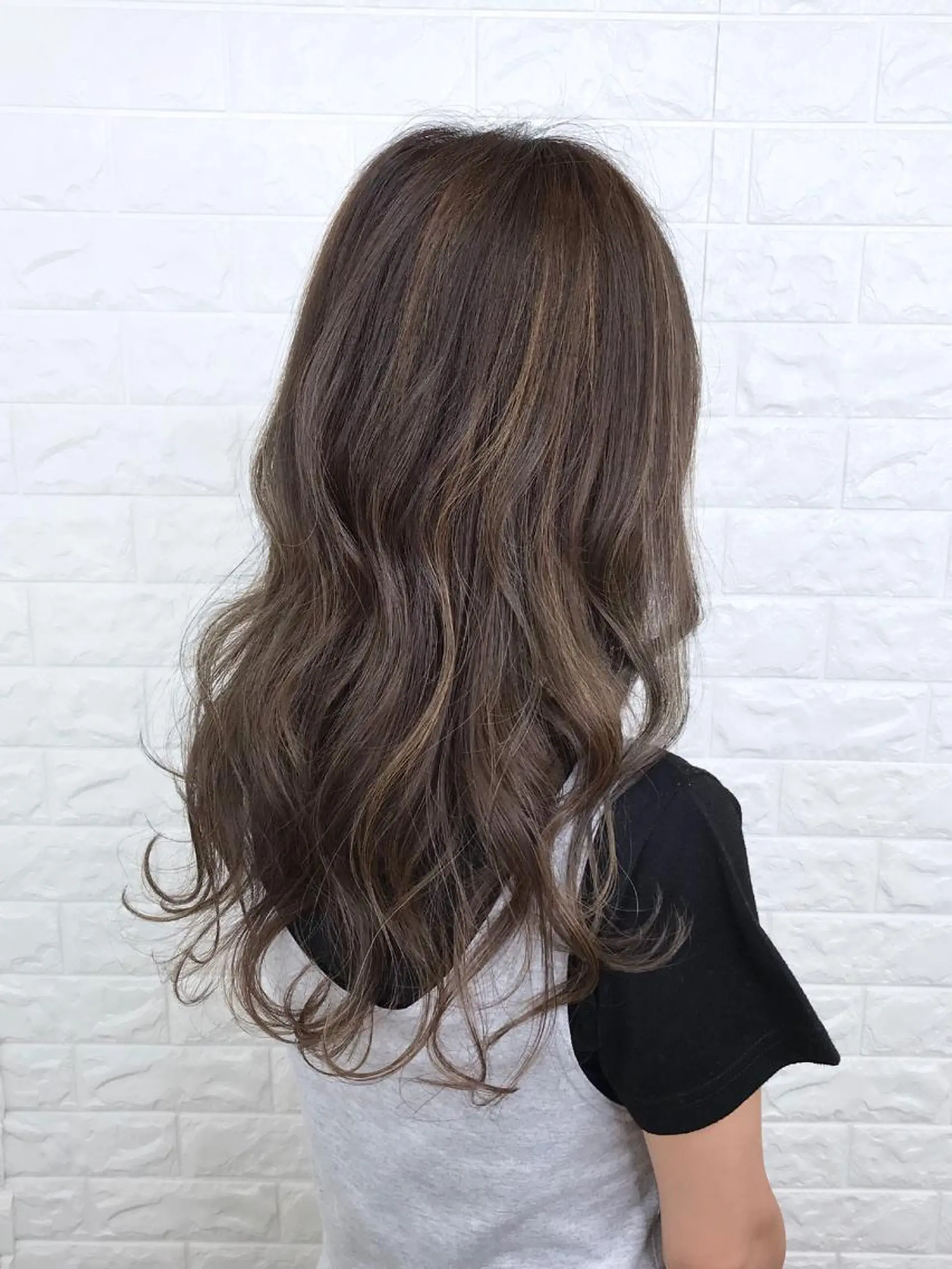 ロング カラー ベージュカラー ショコラベージュ デザインカラー ハイライトカラー イルミナカラー エイジングケア特化 美容師✂️山崎竜二のヘアスタイル