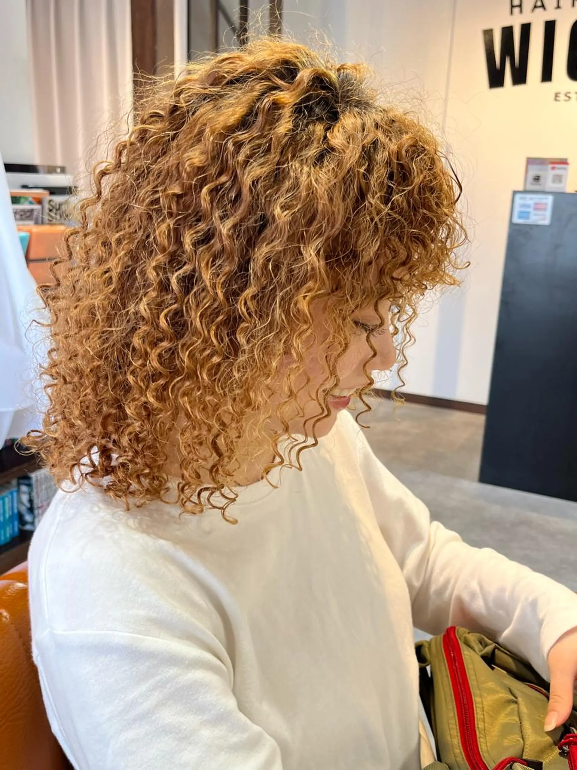 セミロング パーマ セミロングパーマ スパイラルパーマ ツイストパーマ 東風上 亮介のヘアスタイル