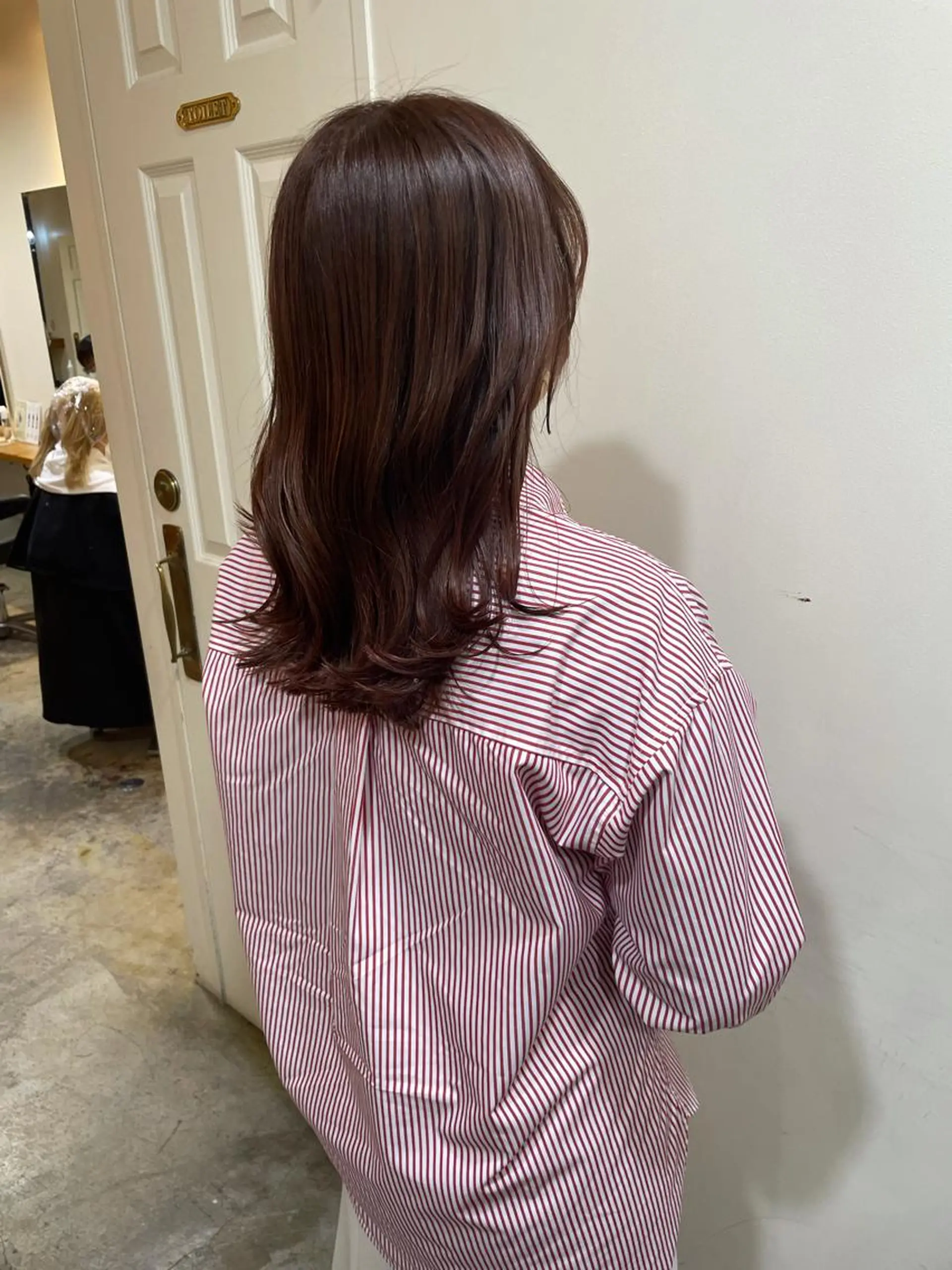 セミロング カラー ベージュカラー ブリーチ ブリーチなしカラー ピンクカラー ピンクベージュ カット ヘアカラー トリートメント MIOベージュカラー 柔らかいカラーのヘアスタイル