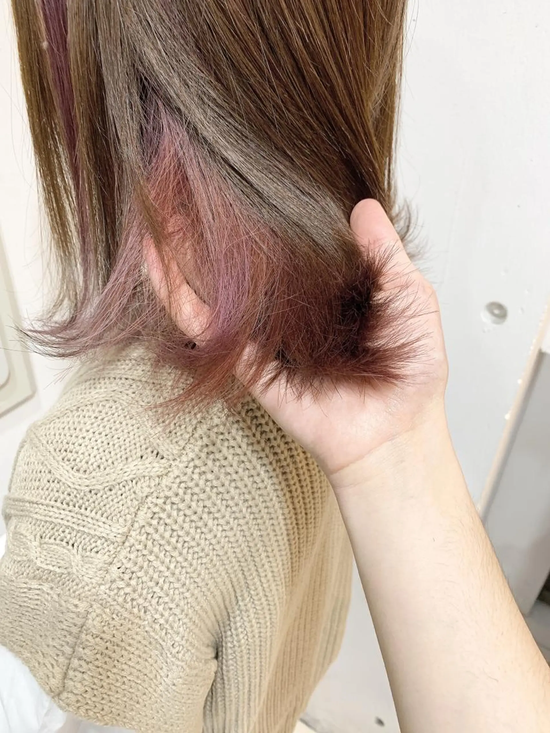 ミディアム カラー パーマ インナーカラー ピンクカラー バイオレットカラー 白髪ぼかしハイライト 柳川拓哉のヘアスタイル