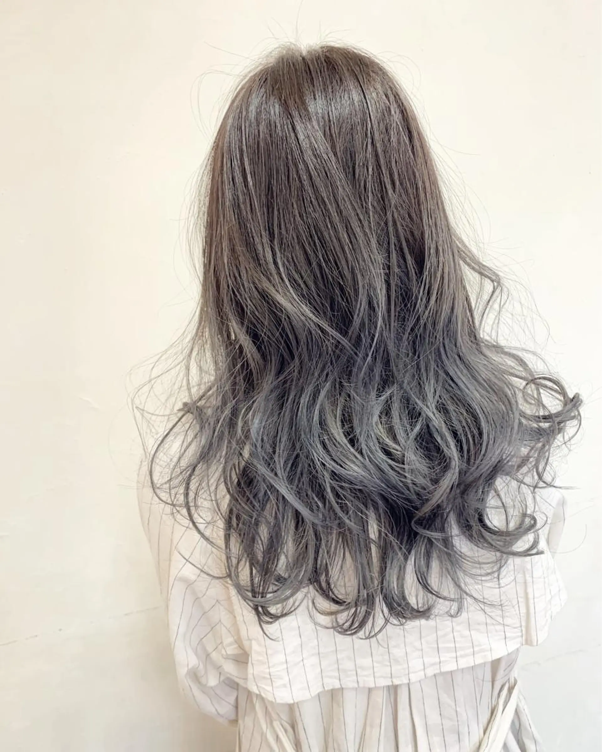 セミロング レイヤーカット ヘアカラー GLAD 萩原のヘアスタイル