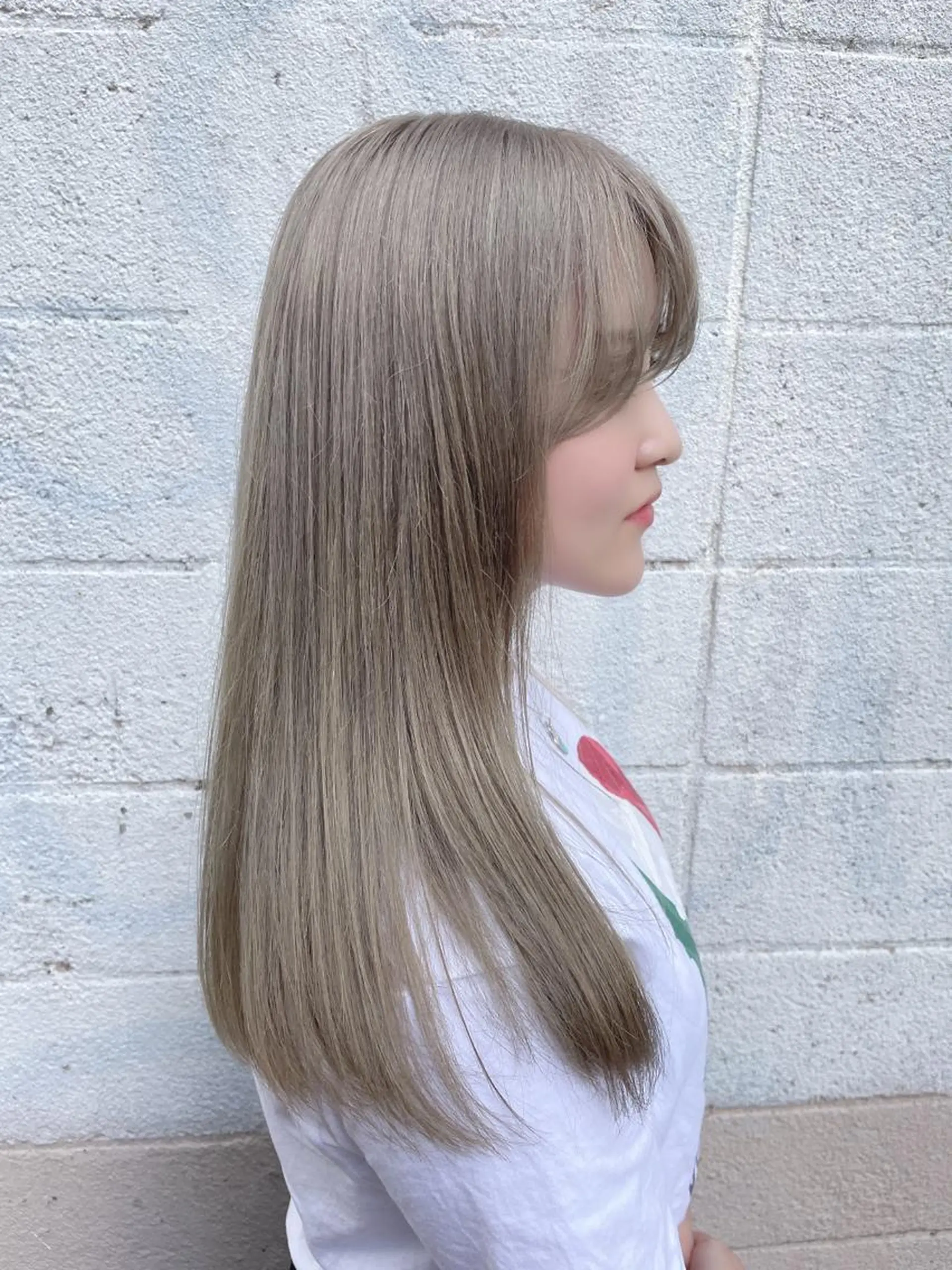 ロング カラー ブリーチ グレージュ ヘアカラー トリートメント ヘアアレンジ にいた　かづしげのヘアスタイル