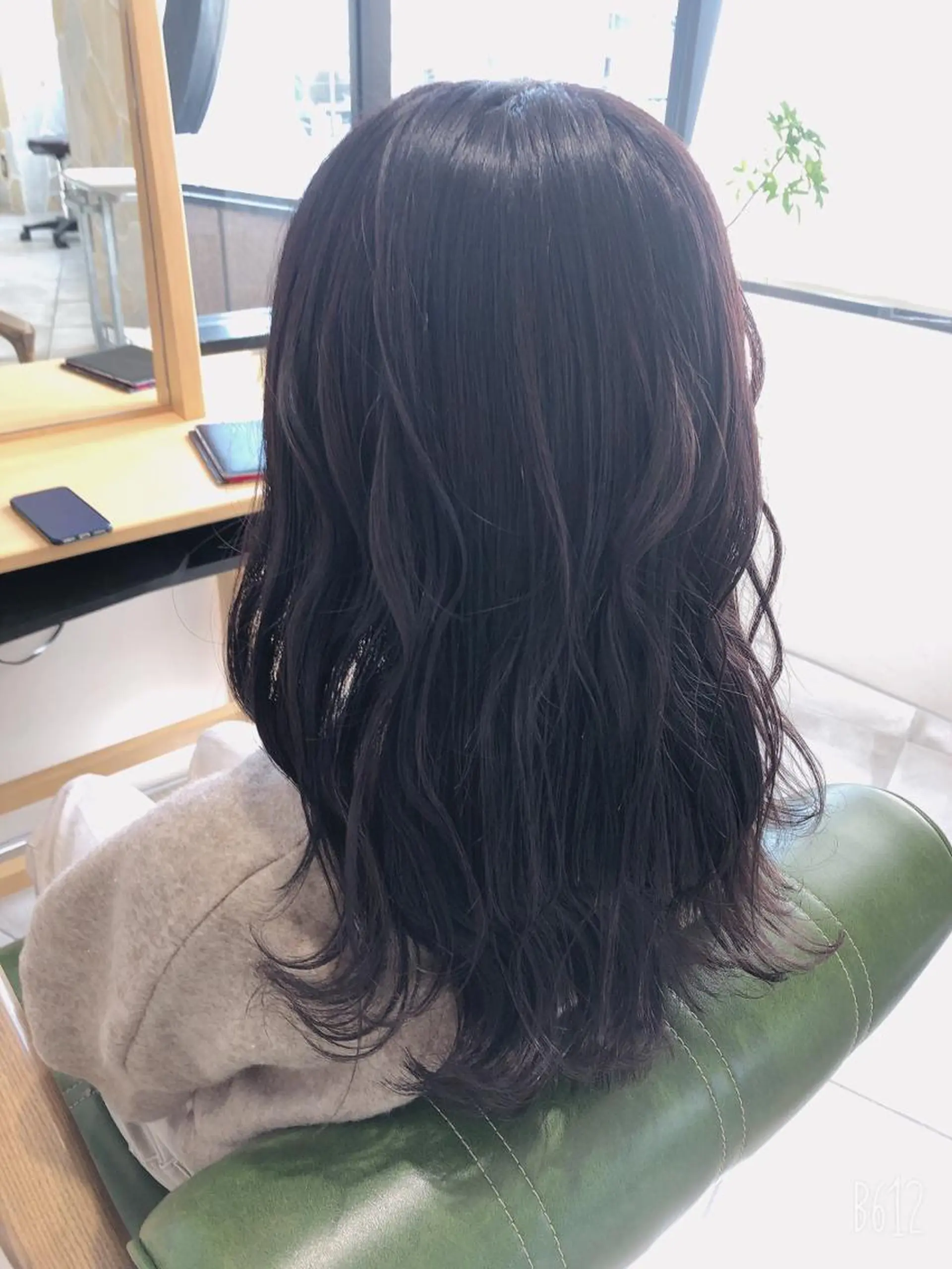 ミディアム カラー 黒髪 パープルカラー パープルブラック EARTH志木/佐藤 氷河のヘアスタイル