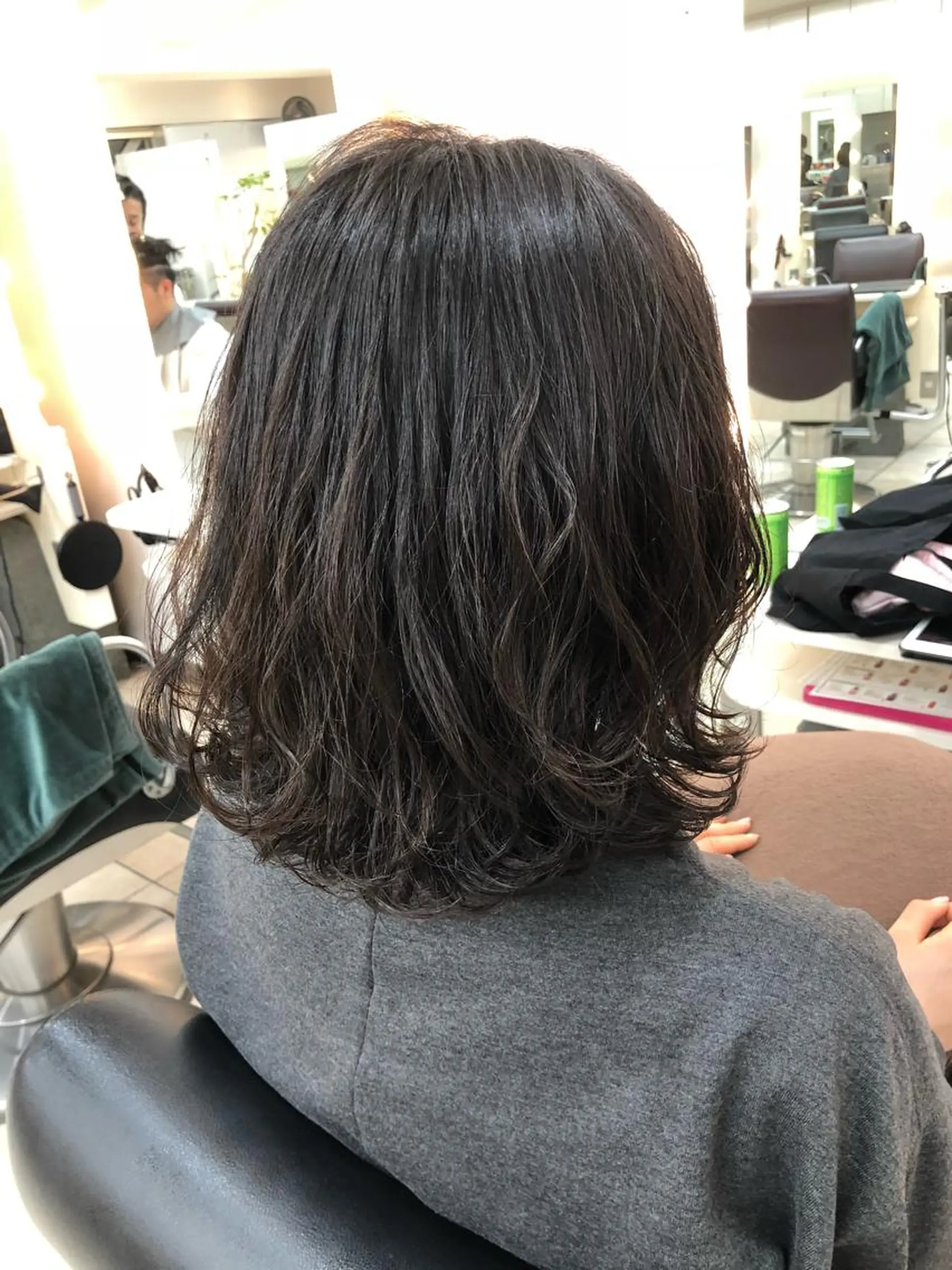 ミディアム パーマ パーマ コテ巻き風パーマ💛 池袋のヘアスタイル