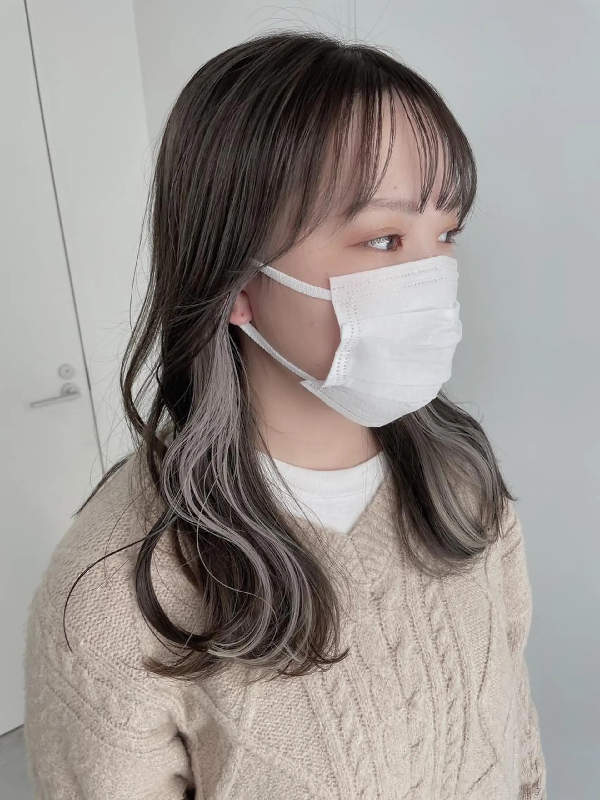 ロング カラー レイヤーカット 透明感カラーのヘアスタイル