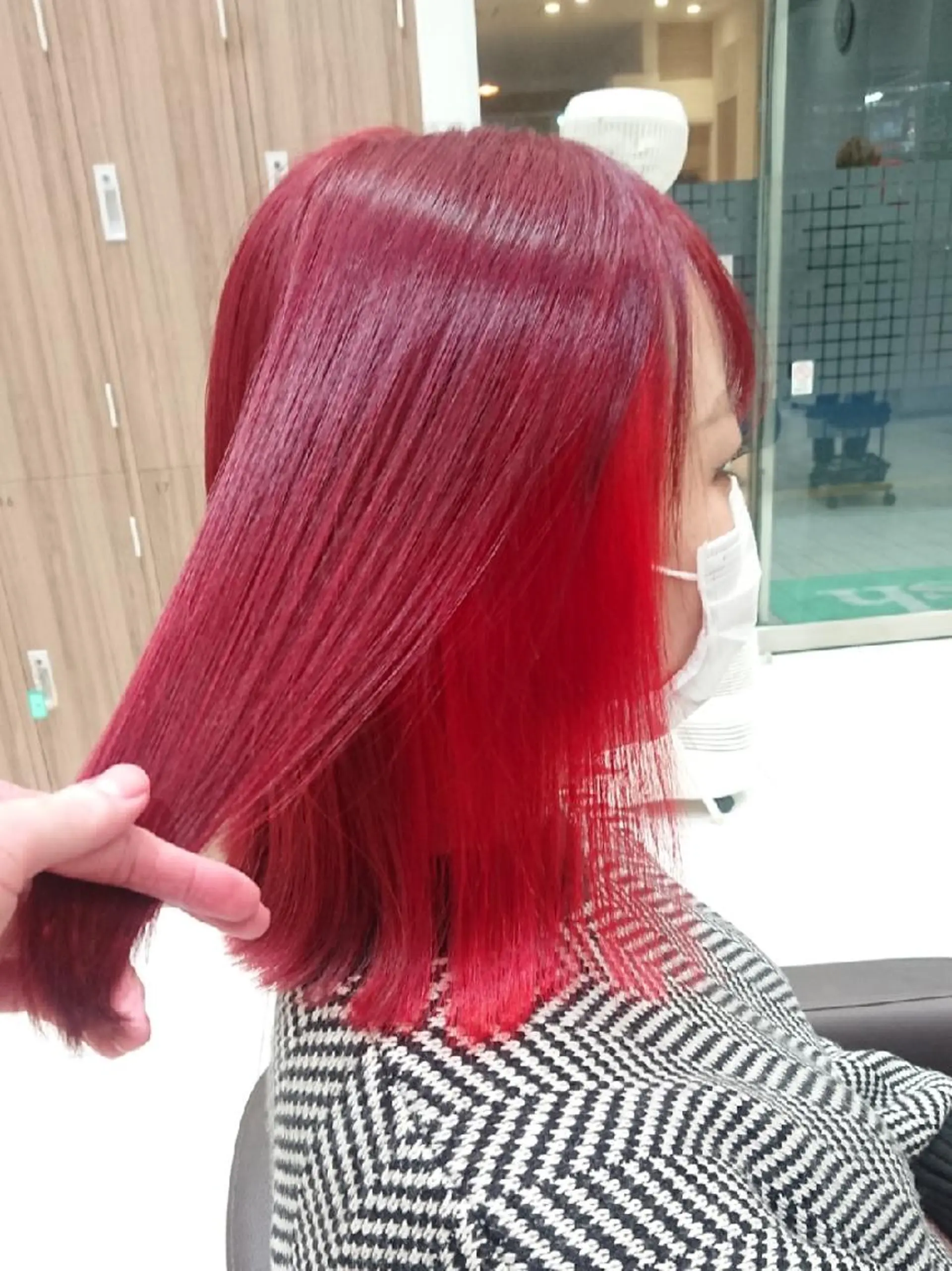 ミディアム カラー ブリーチ ケアブリーチ カシス インナーカラー レッドカラー あらげ 🌈推しカラー🌈ᵕのヘアスタイル