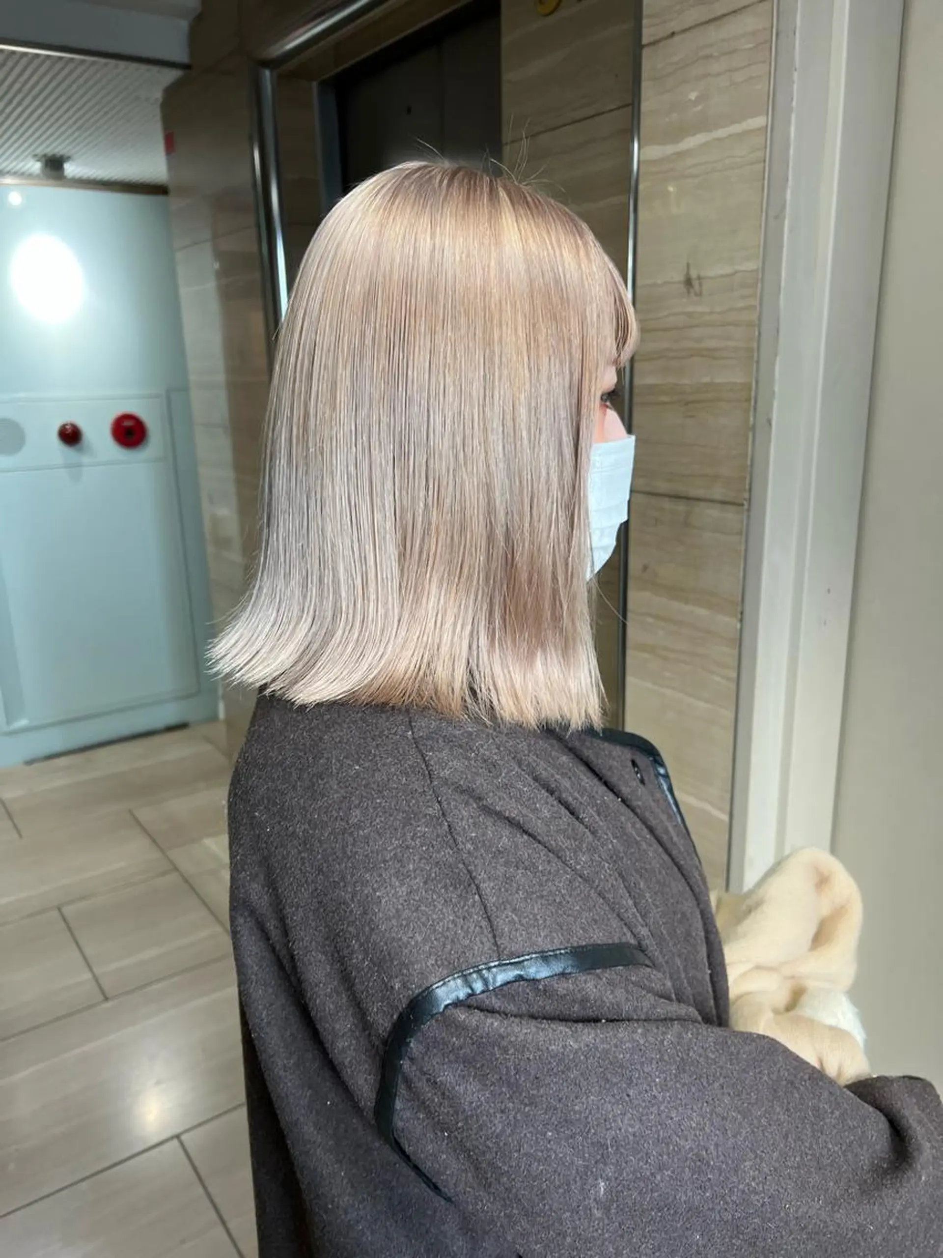 ミディアム カラー ネイル レイヤーカット/ miranのヘアスタイル