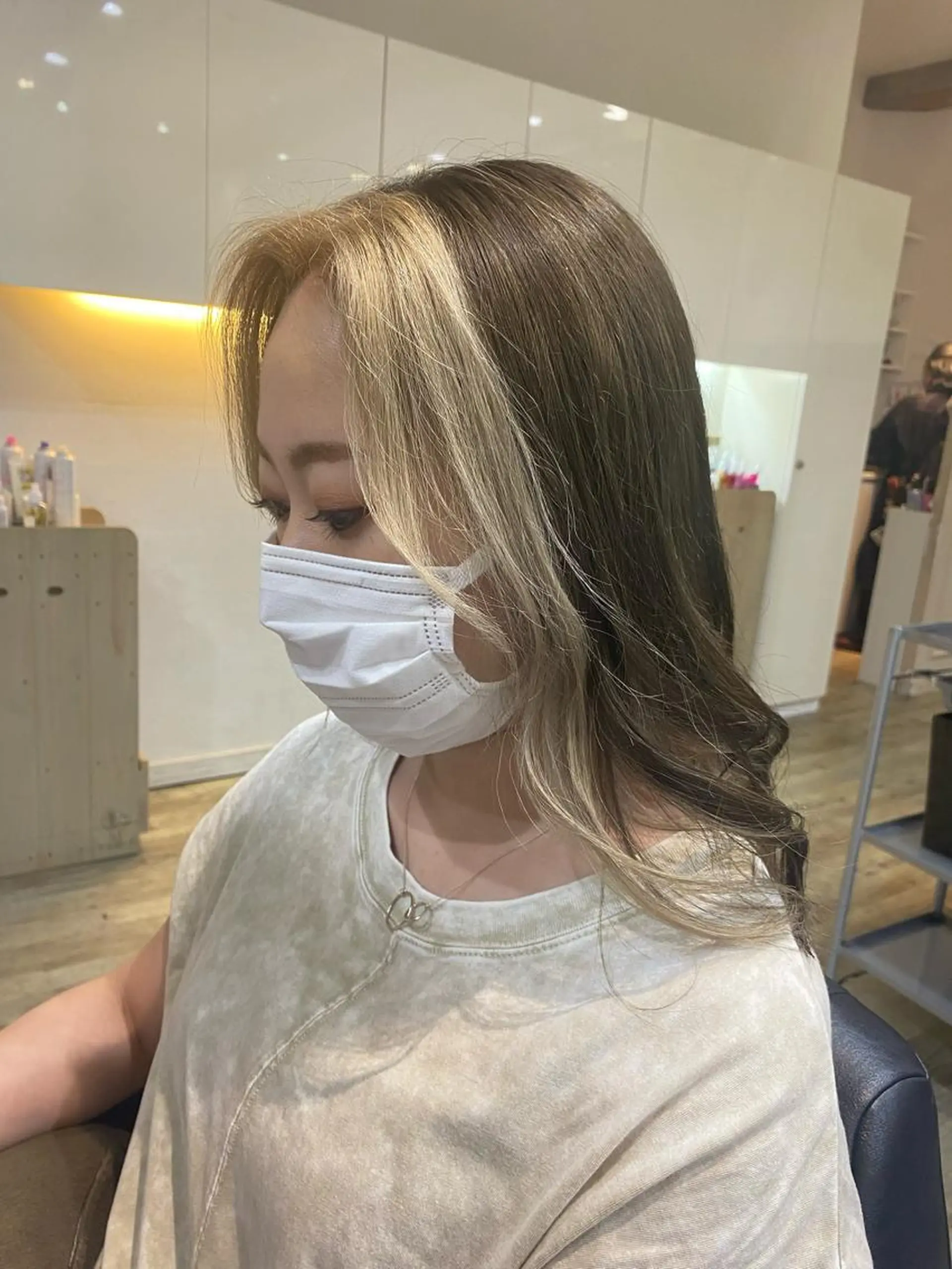 ミディアム ミストバング Ashanti 磯崎のヘアスタイル