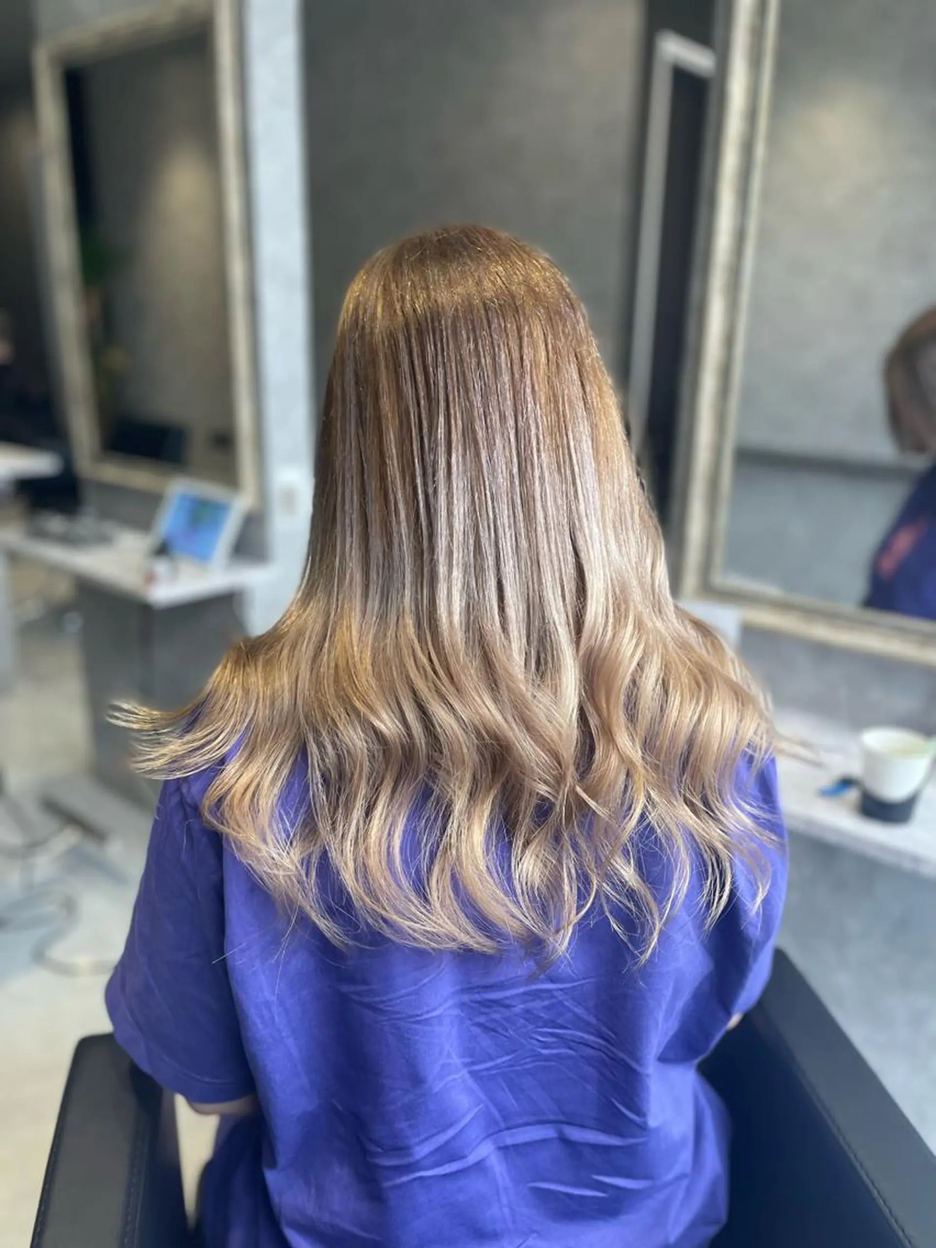 ロング ヘアカラー ハイトーン ／ レイヤー/吉田陸斗のヘアスタイル