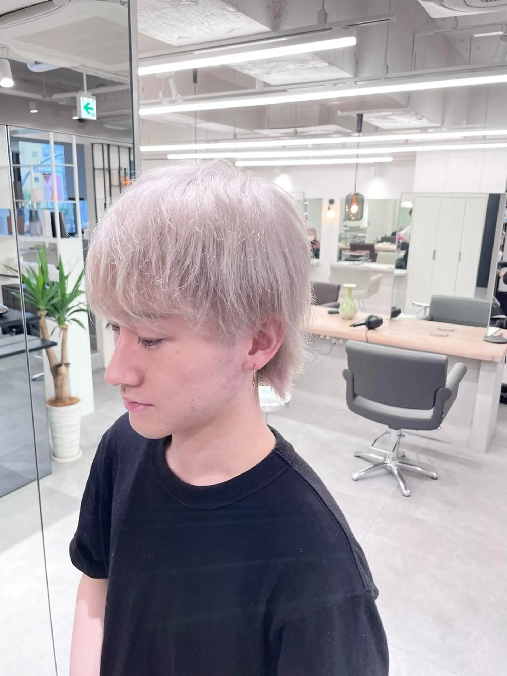 ショート カラー メンズ ベージュカラー ホワイトベージュ ブリーチ特化 ハイトーンRYOYAのヘアスタイル