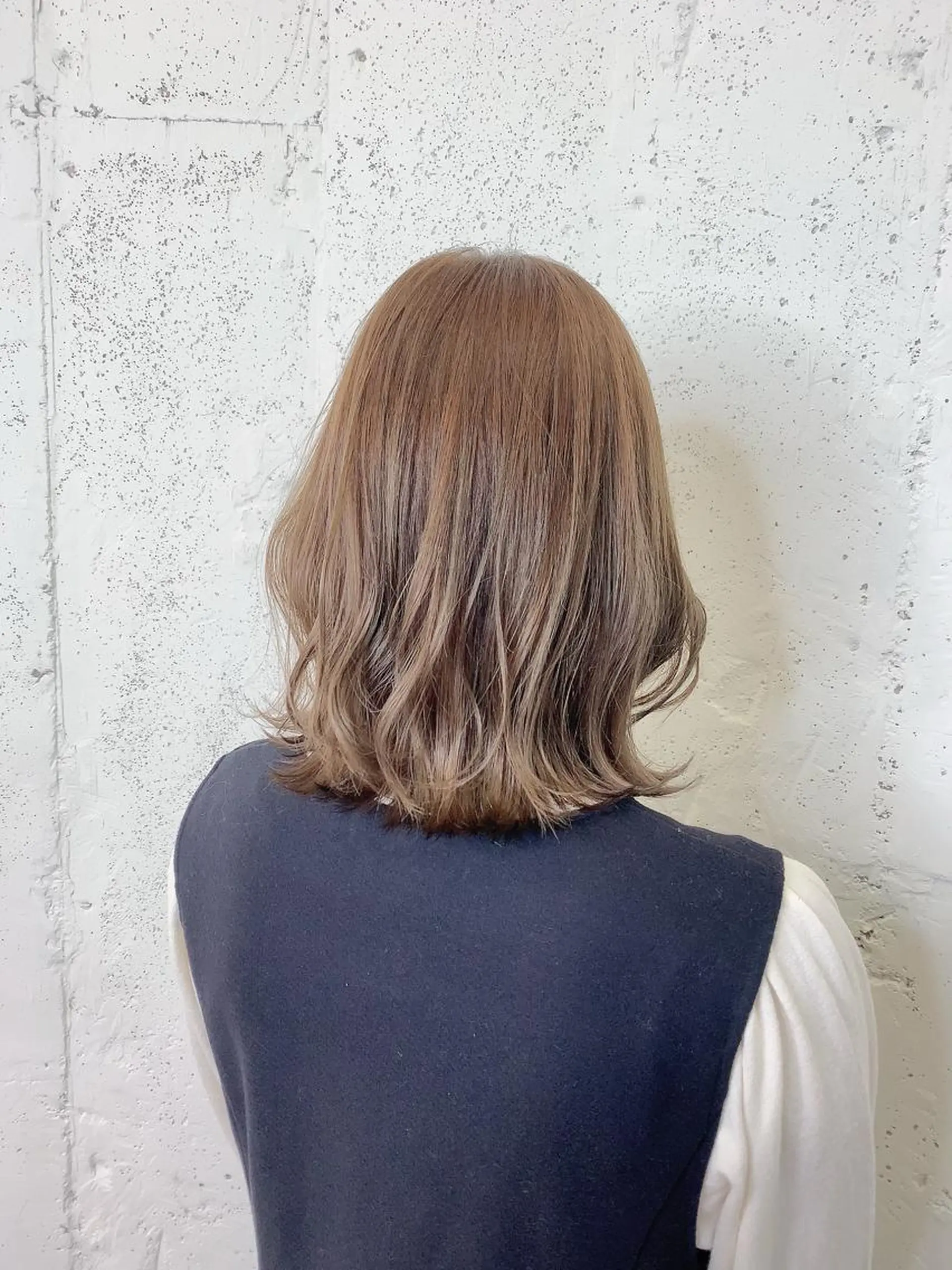 ミディアム カラー ヘアカラー 透明感ハイトーン🦄 キラ🌈のヘアスタイル