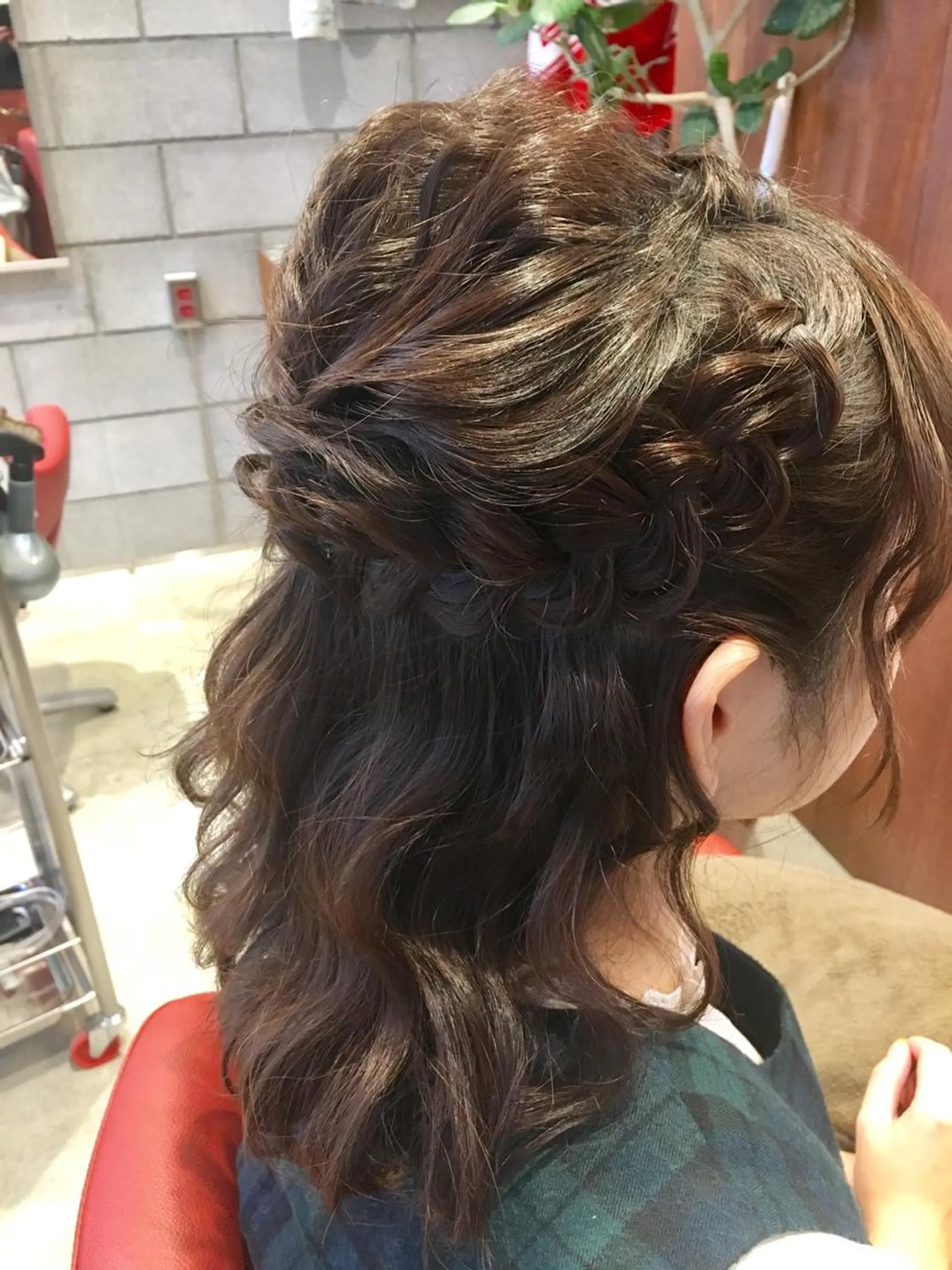 ミディアム ヘアアレンジ ハーフアップ ヘアセット 近 沙織のヘアスタイル