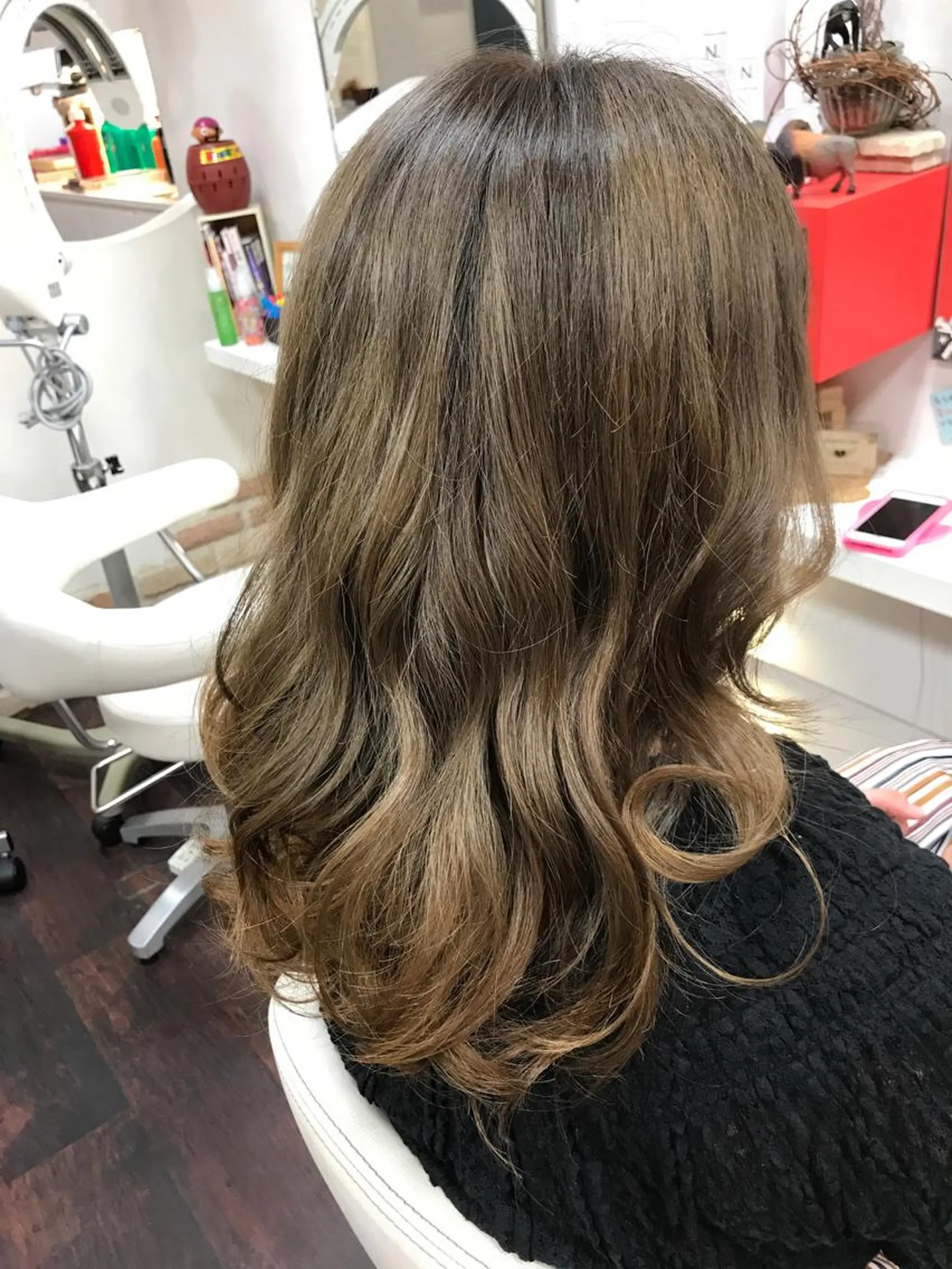 ロング カラー 岩谷/ブリーチ 🪽透明感カラーのヘアスタイル