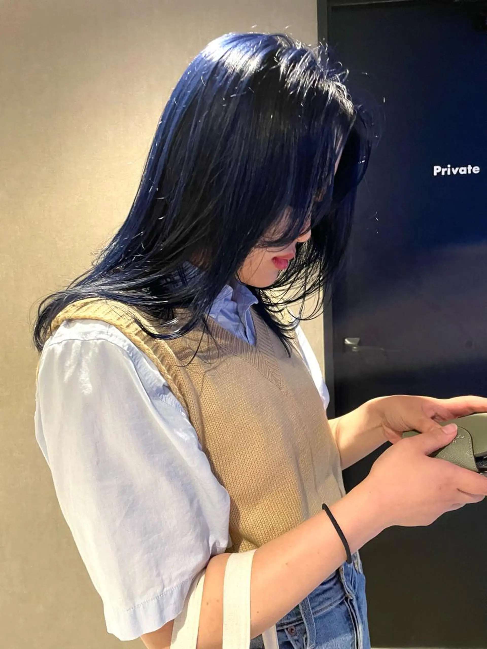 ロング カラー ブリーチ ネイビーカラー レイヤーカット カット ヘアカラー トリートメント さと ちはるのヘアスタイル