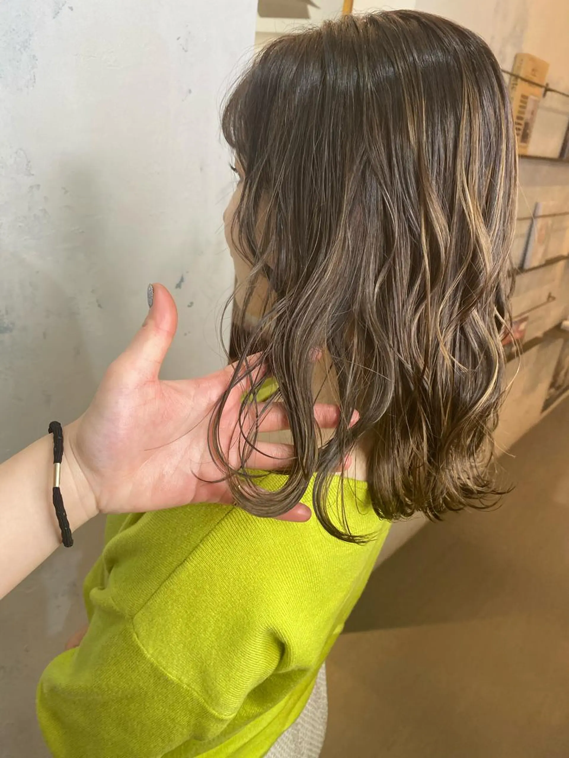 セミロング カラー グラデーションカラー ハイライトカラー ハイライト ヘアカラー トリートメント 🍑艶髪✖️暖色系 ✨momoka🍑のヘアスタイル