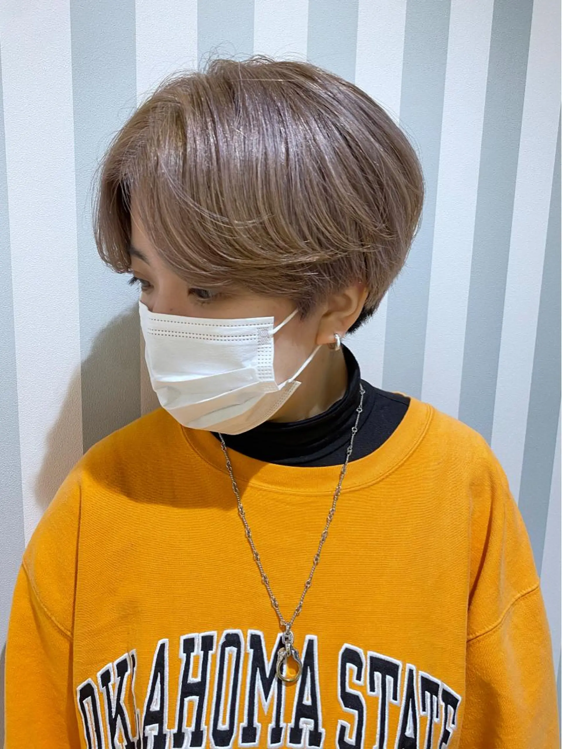 ショート カラー ベージュカラー ブリーチ 小顔レイヤー/ ベージュ🤍Rieのヘアスタイル