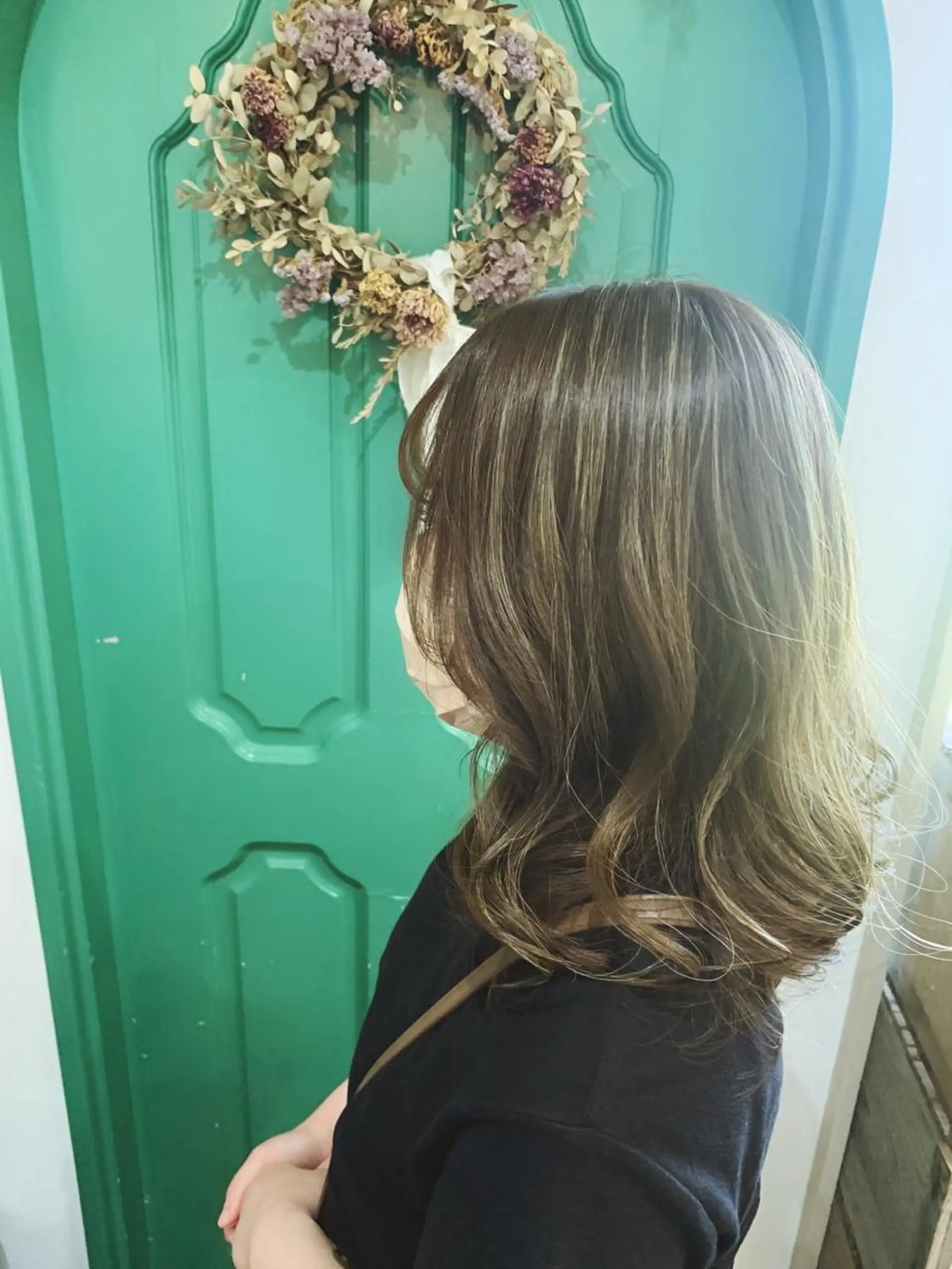 ミディアム ハイライト カット ヘアカラー 佐藤 美咲のヘアスタイル