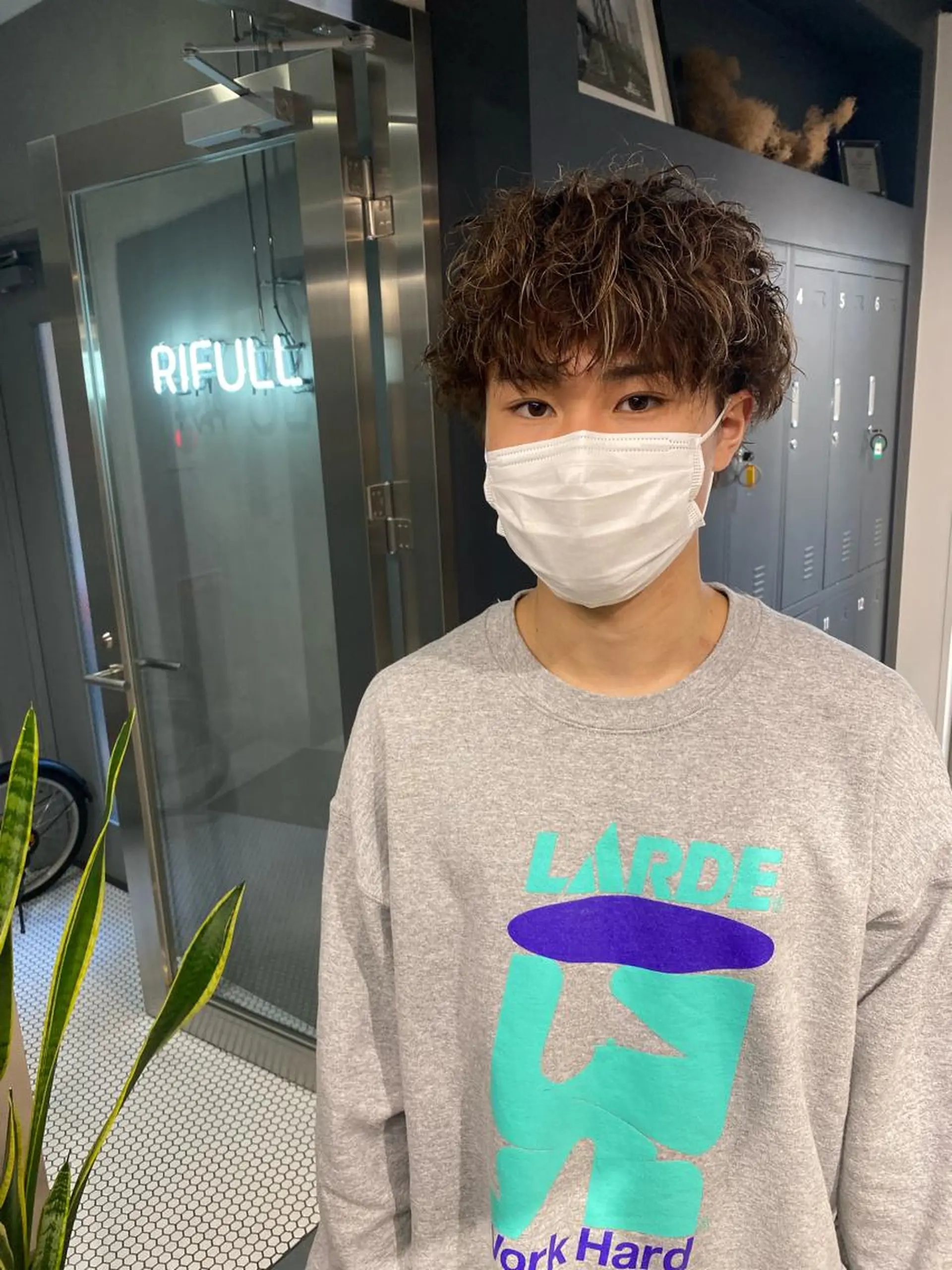 カラー メンズ nishido ハイライト/パーマのヘアスタイル