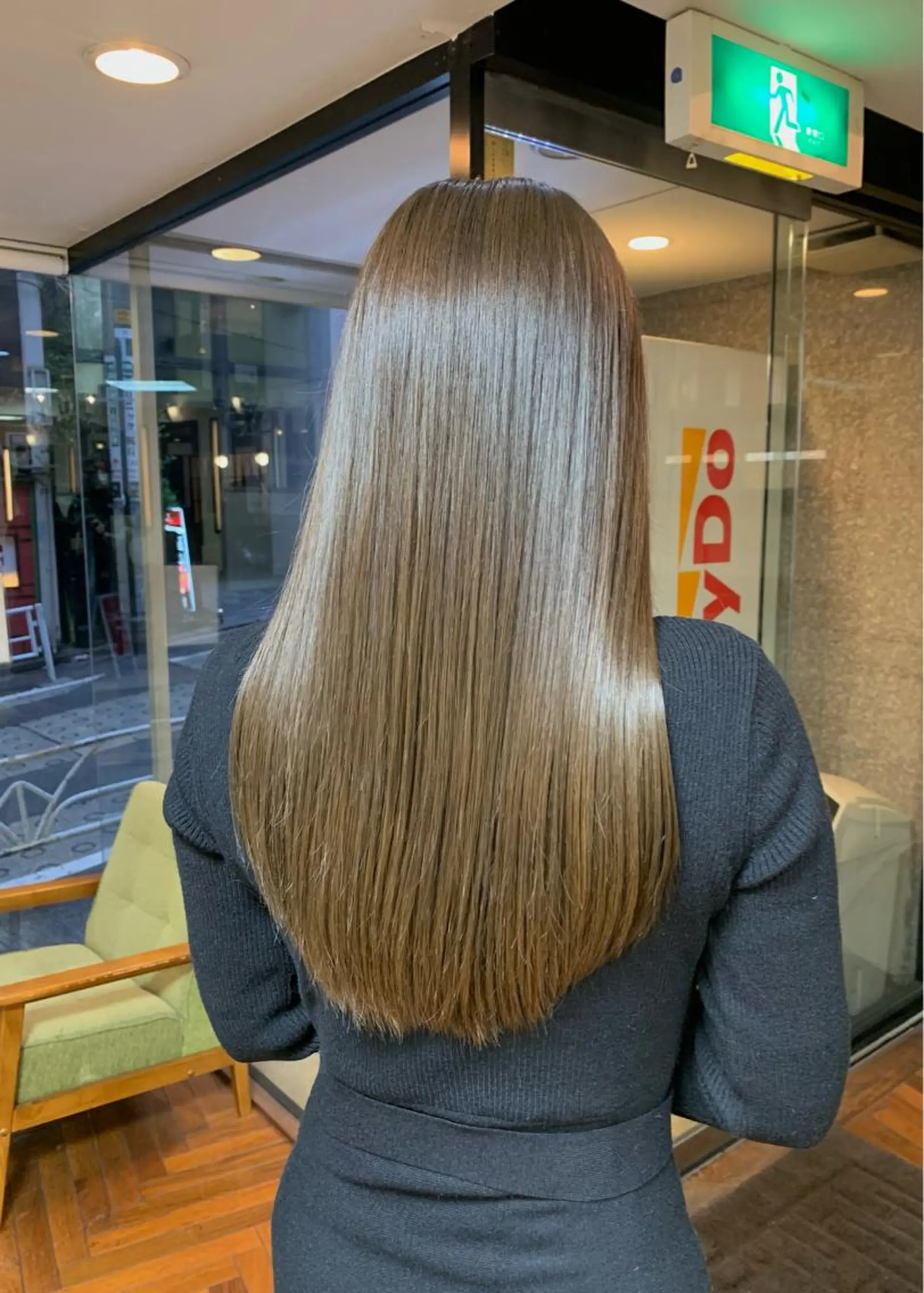 ロング カラー ベージュカラー ブリーチ ブリーチなしカラー オリーブベージュ ヘアカラー トリートメント 矢野 晃平のヘアスタイル