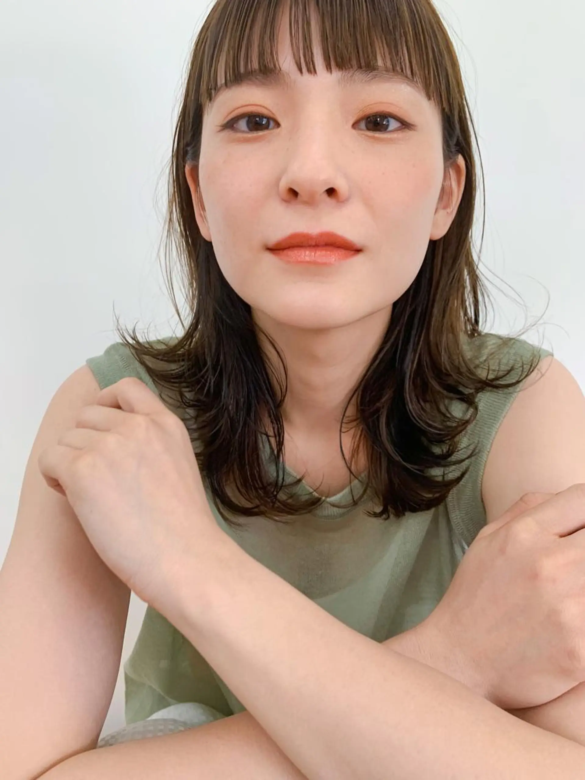 ミディアム カラー 切りっぱなしボブ ミディアムパーマ ボブ くせ毛 レイヤーカット Spiel KOMOのヘアスタイル