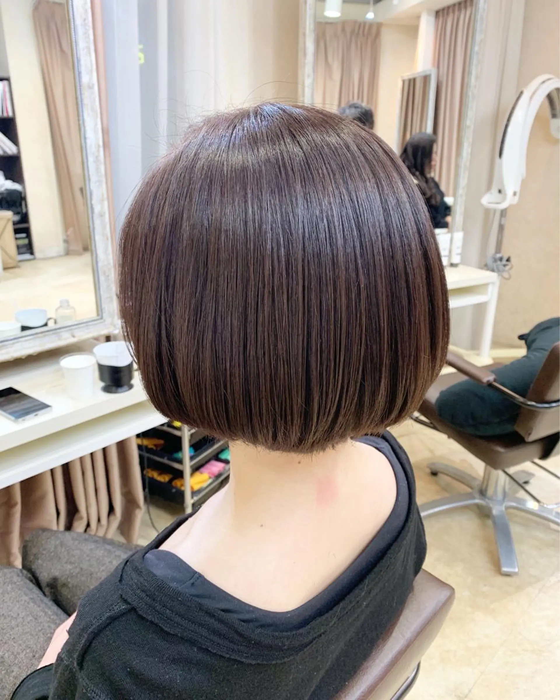 ショート カラー パーマ ヘアアレンジ メンズ キッズ ネイル マツエク・マツパ 結婚式・ブライダル 前下がりボブ メンズバレイヤージュ センターパート メンズハイライト 角床直哉 カラーカットNO 1のヘアスタイル