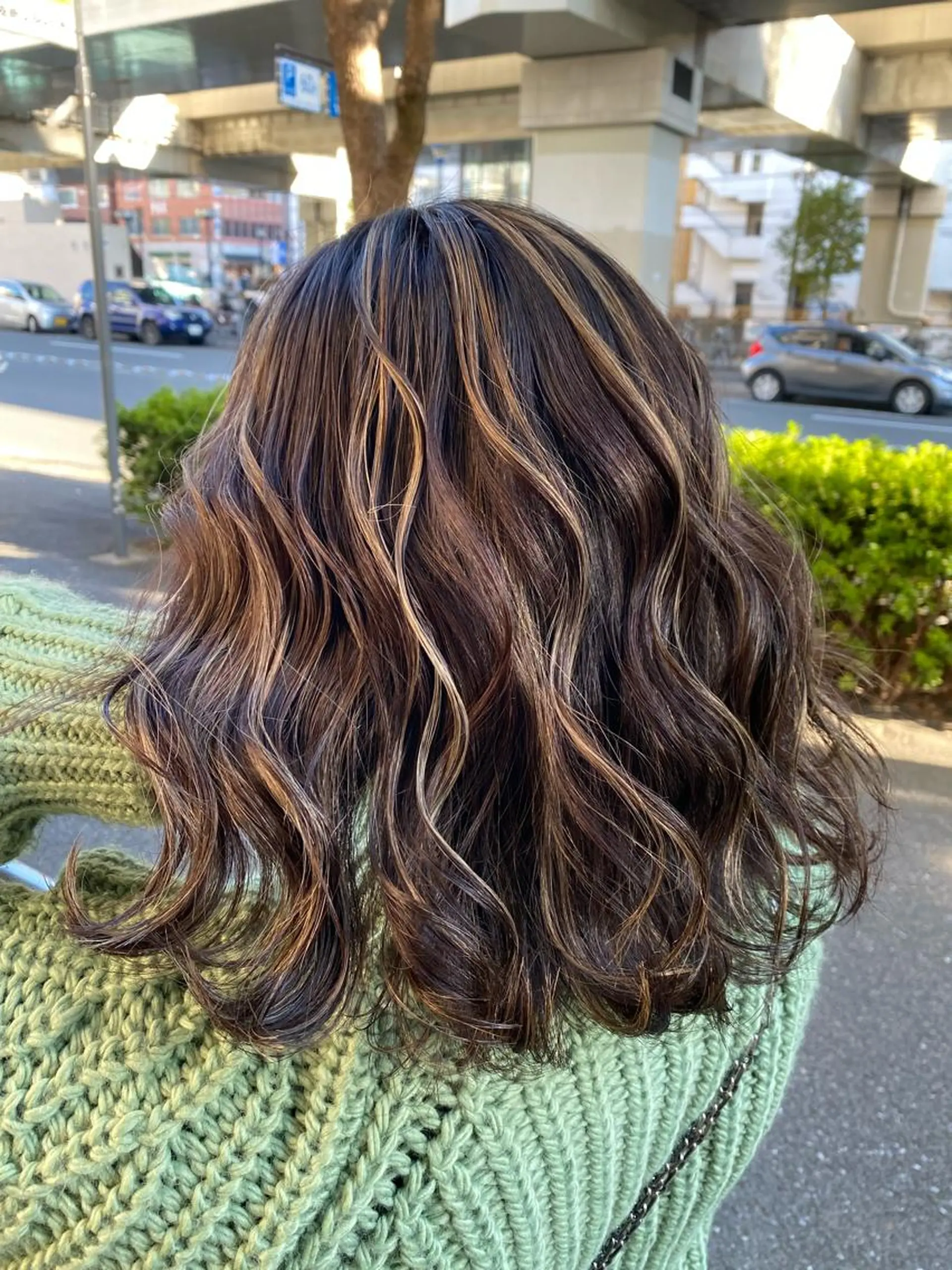 ミディアム カラー バレイヤージュ ブリーチ 透明感カラー デザインカラー グレージュ ヘアカラー トリートメント 💖ハイライト/ハイ トーン💖MIKIのヘアスタイル