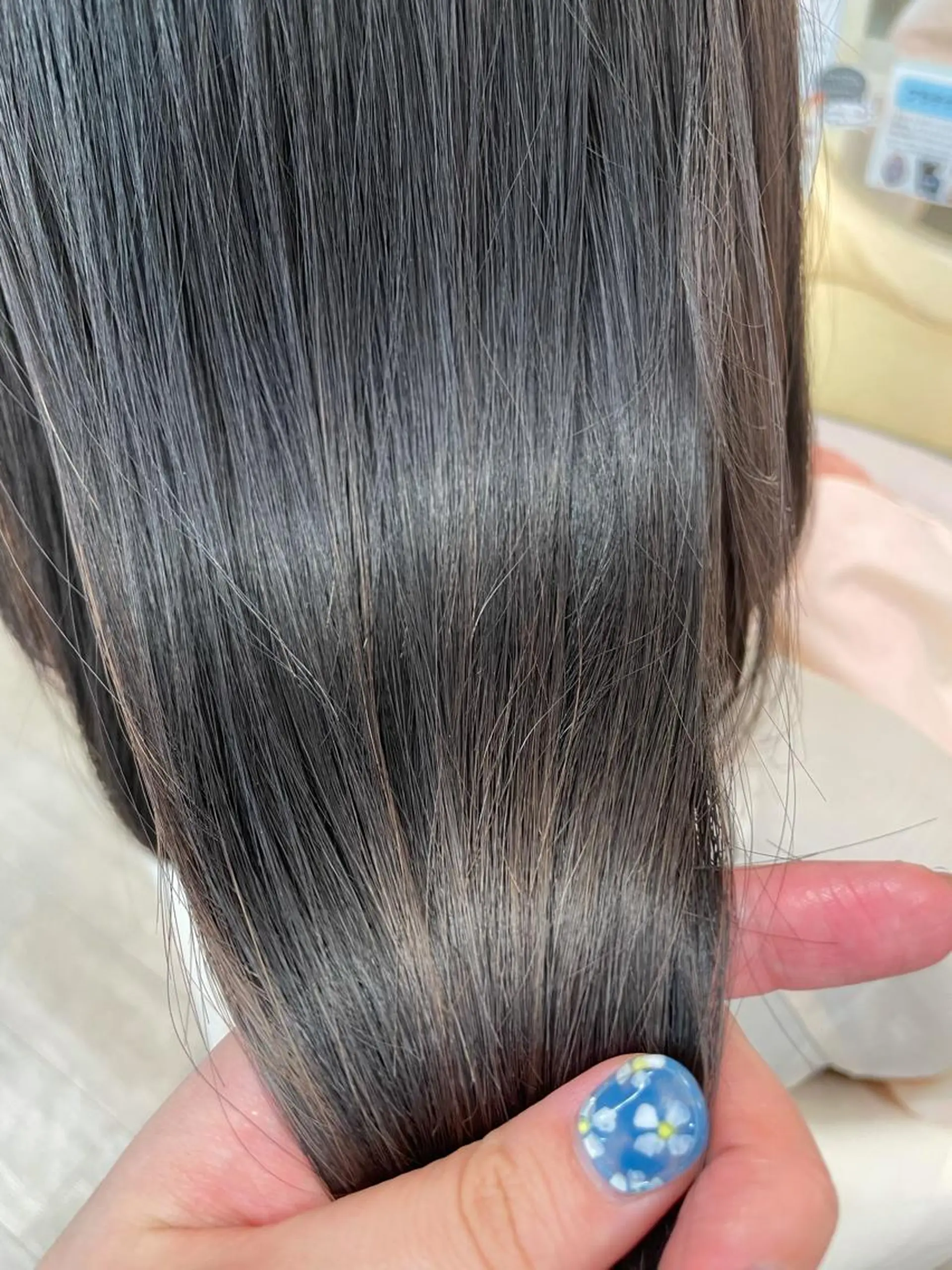 ミディアム カラー グレージュ カット ヘアカラー 松佐 ゆかりのヘアスタイル