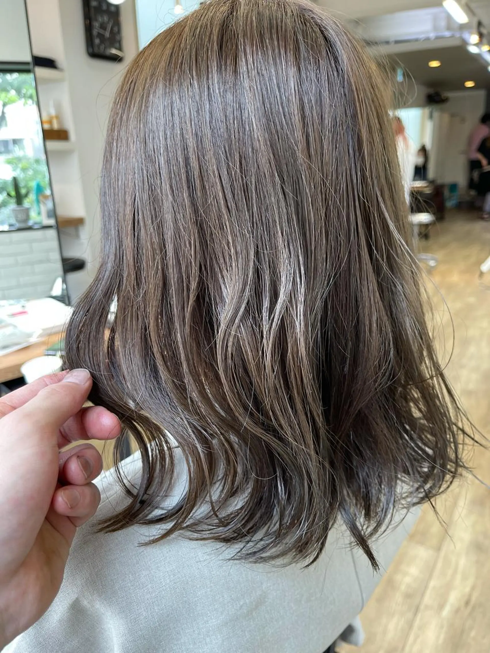 ミディアム 四ッ井 翔のヘアスタイル