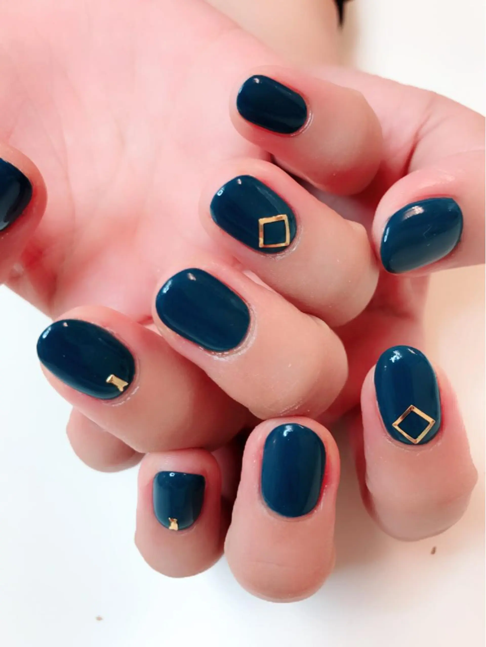 ミディアム カラー パーマ ヘアアレンジ ネイル マツエク・マツパ ネイビーカラー ネイビー ハンドネイル Sunny side nailのネイルデザイン