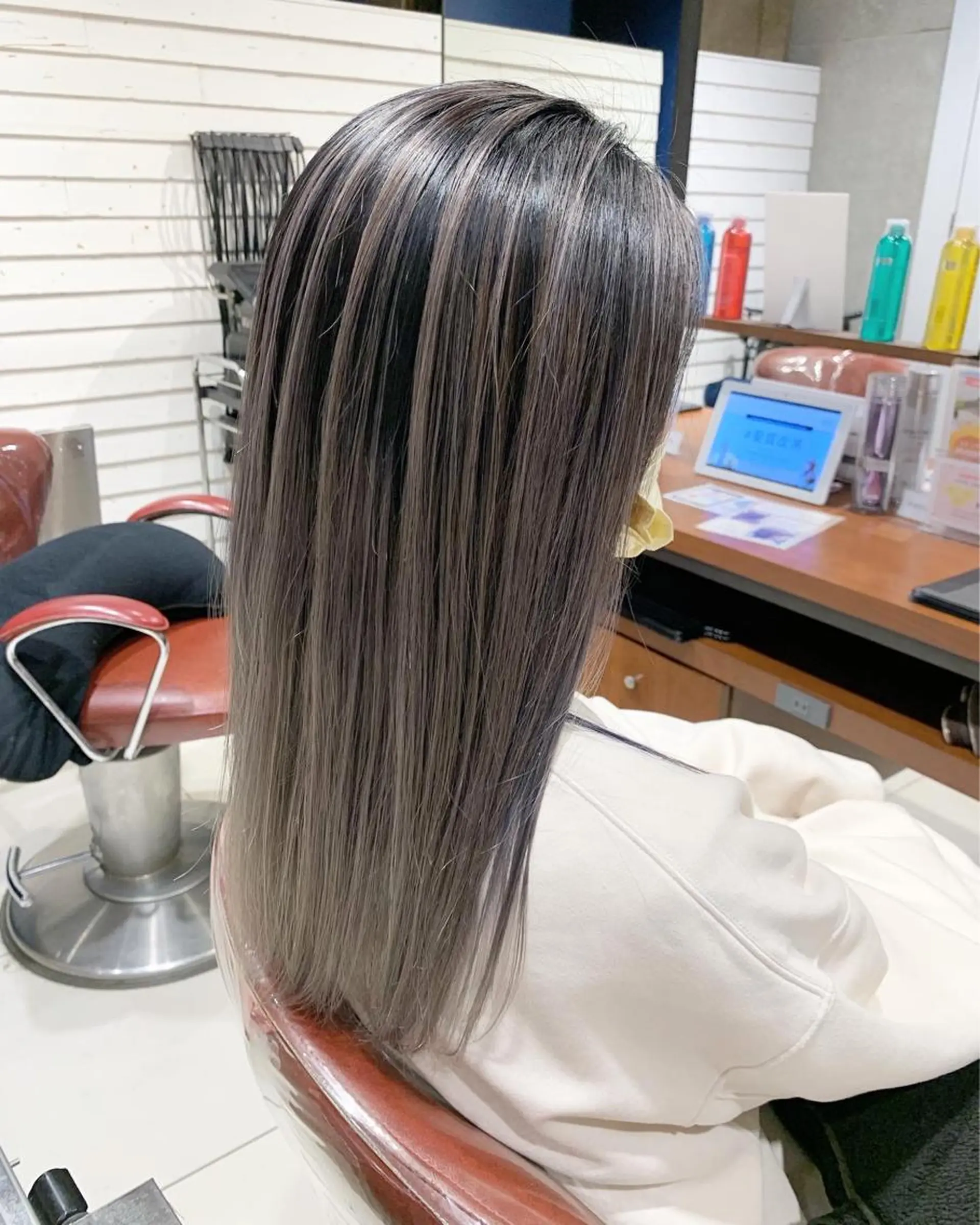 ロング カラー バレイヤージュ レイヤーカット AQUA 平田真一のヘアスタイル