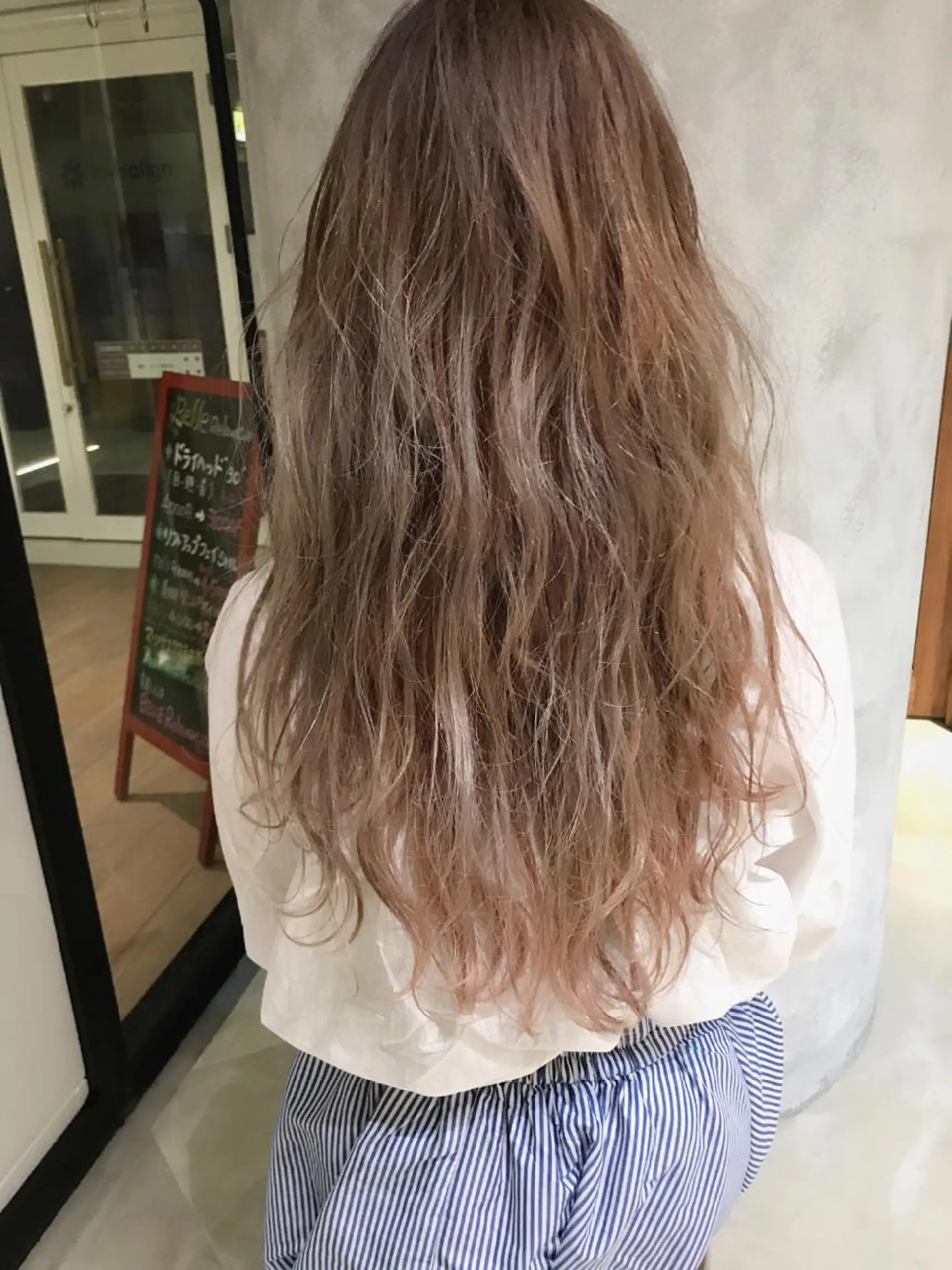 ロング カラー ベージュカラー 松村 崇弘のヘアスタイル