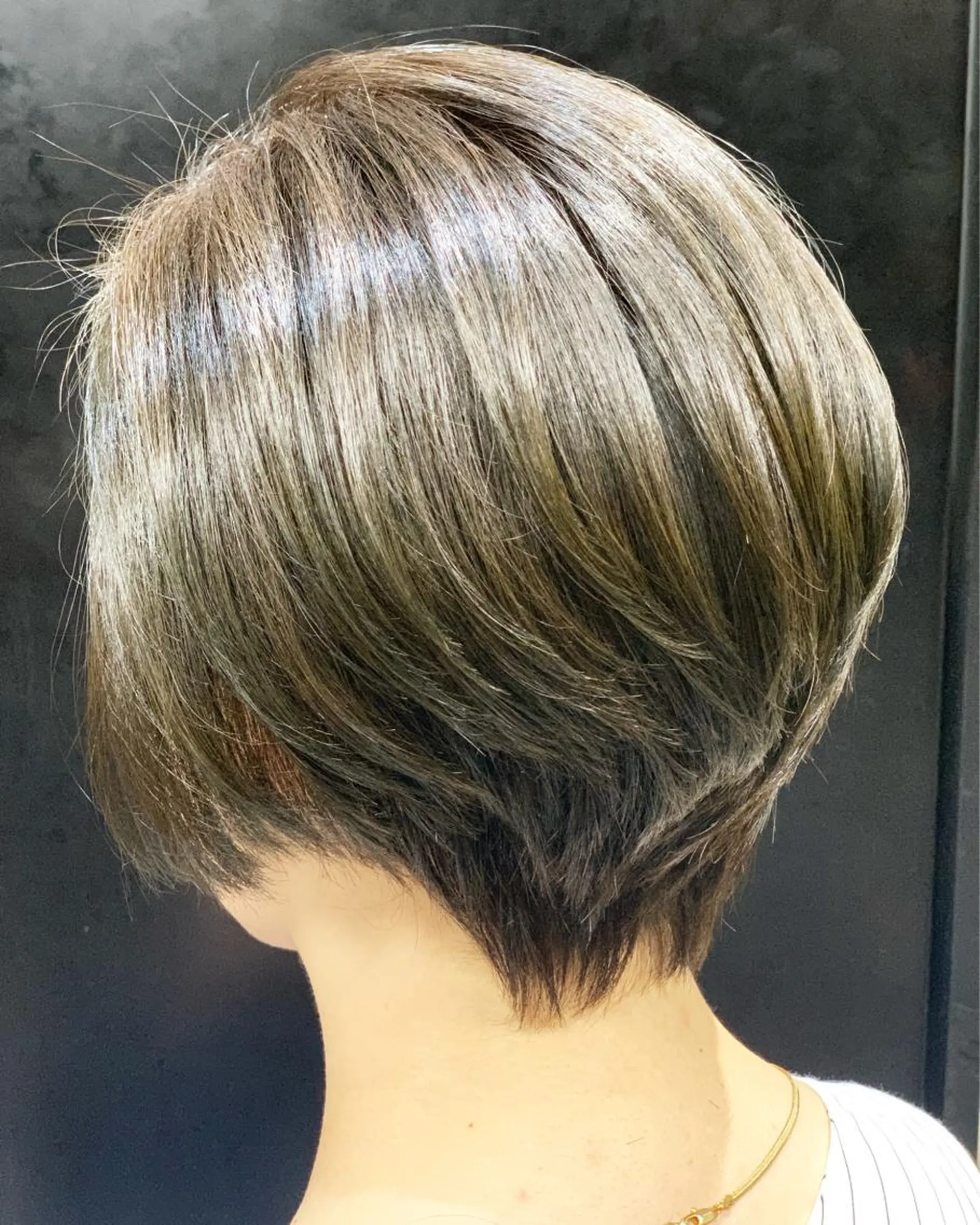 ショート カラー 平 ちひろのヘアスタイル
