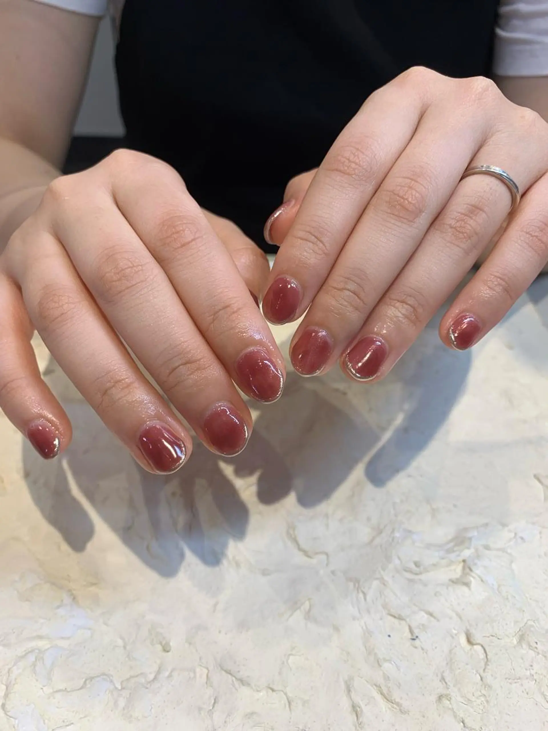 ネイル ブラウン マキノ ユイのネイルデザイン