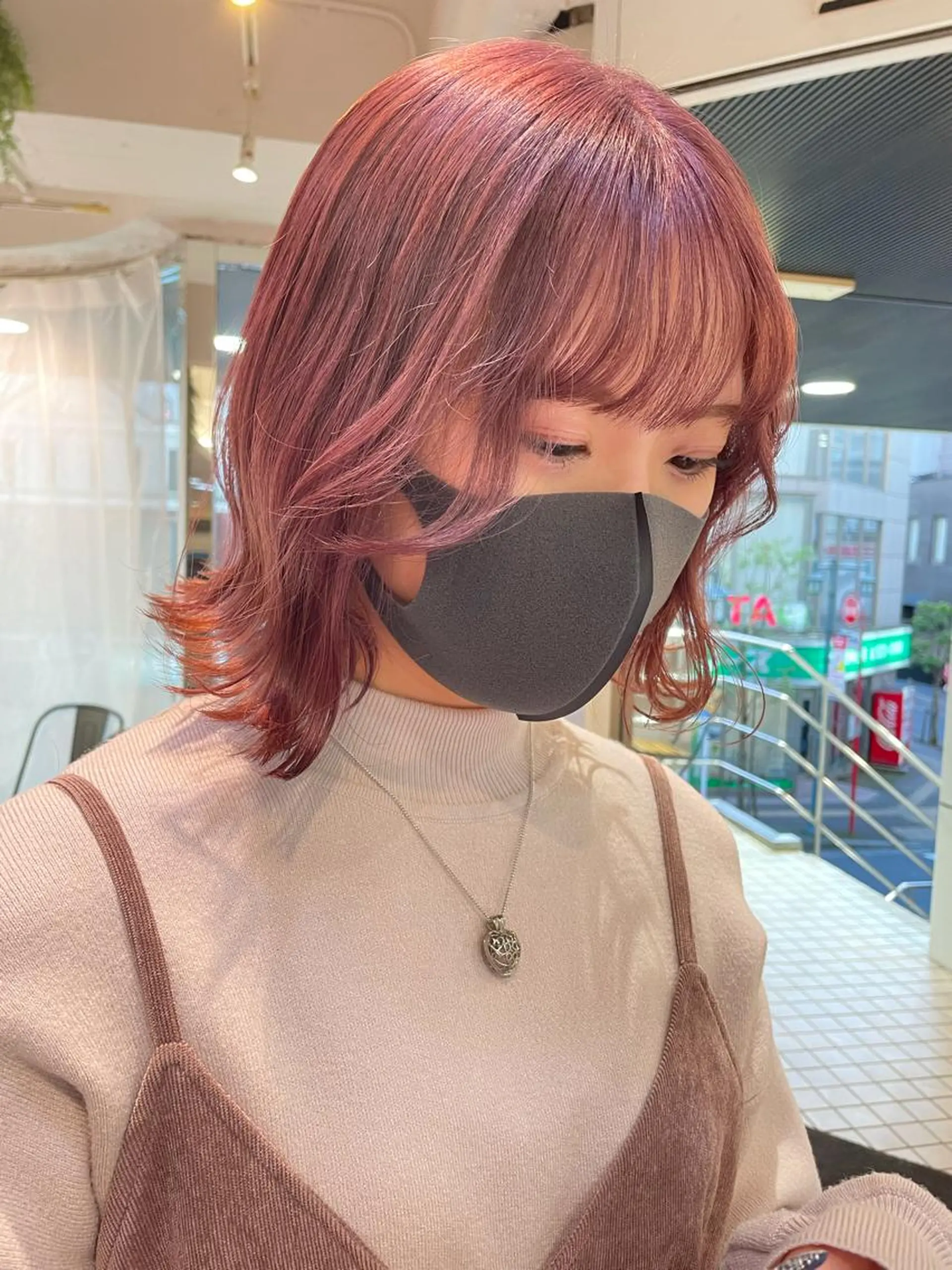 ミディアム カラー ベージュカラー ブリーチ ハイトーンカラー ピンクカラー ピンクベージュ ヘアカラー トリートメント 韓国ヘア🦋 MIYUのヘアスタイル