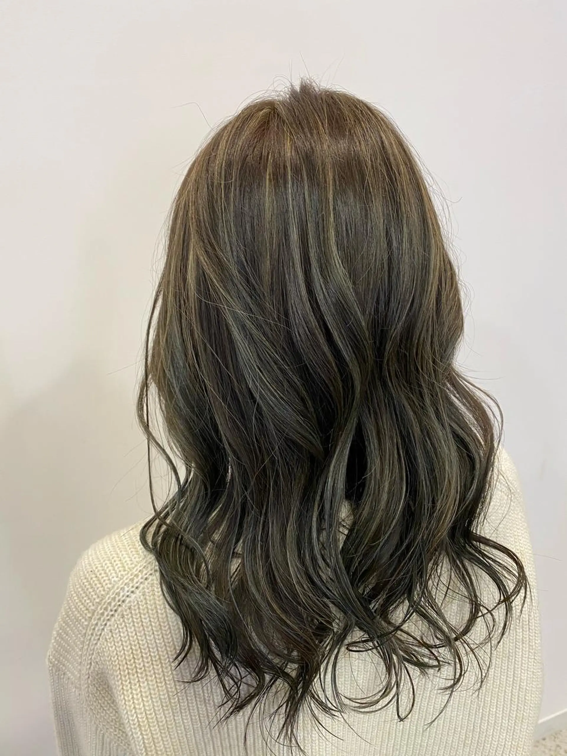 セミロング ハイライト トリートメント 藤原 克宏のヘアスタイル