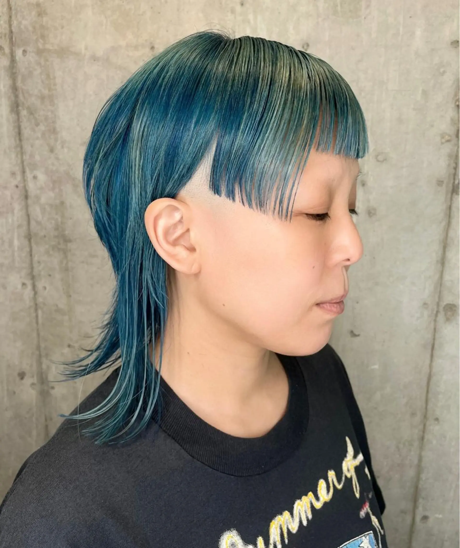 ミディアム カラー ヘアカラー 派手髪デザインカラー ヒロカのヘアスタイル